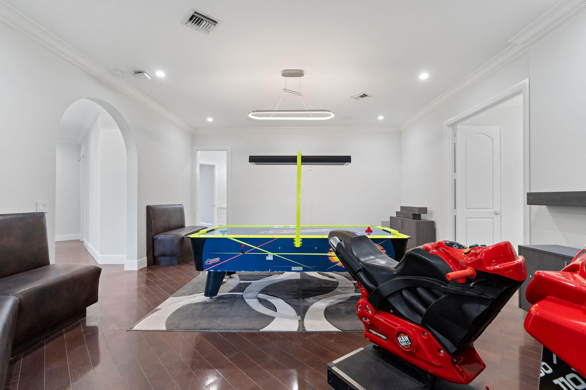 16850 Stratford Court