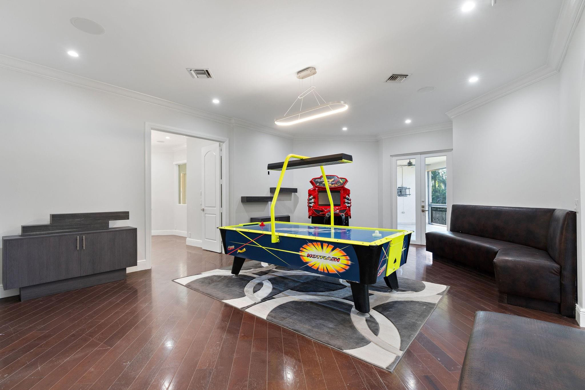 16850 Stratford Court