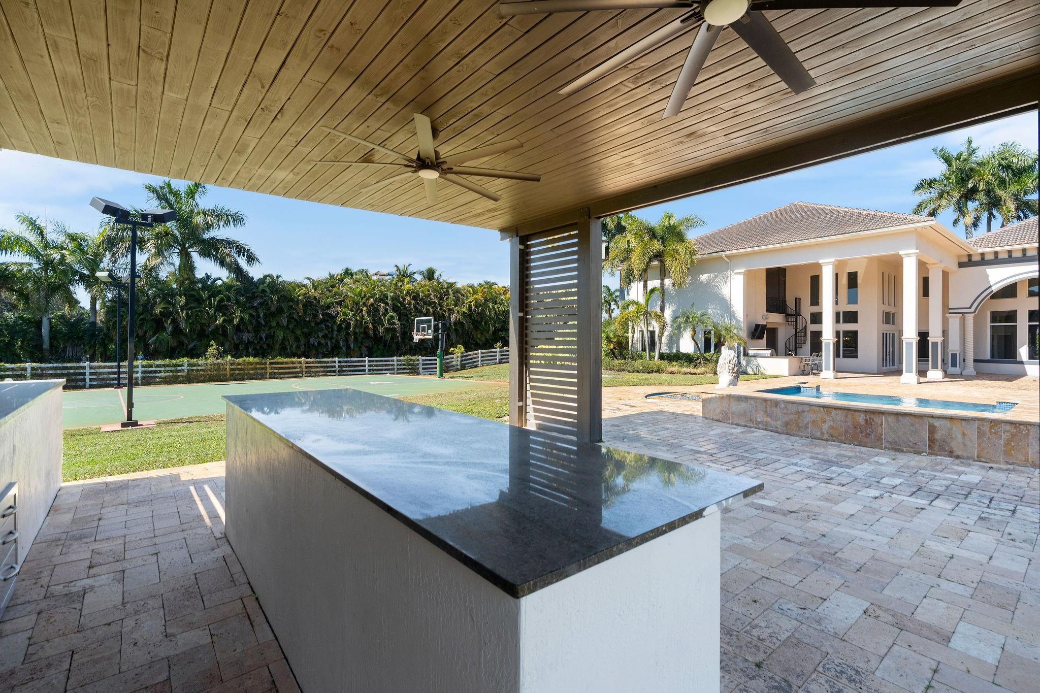 16850 Stratford Court