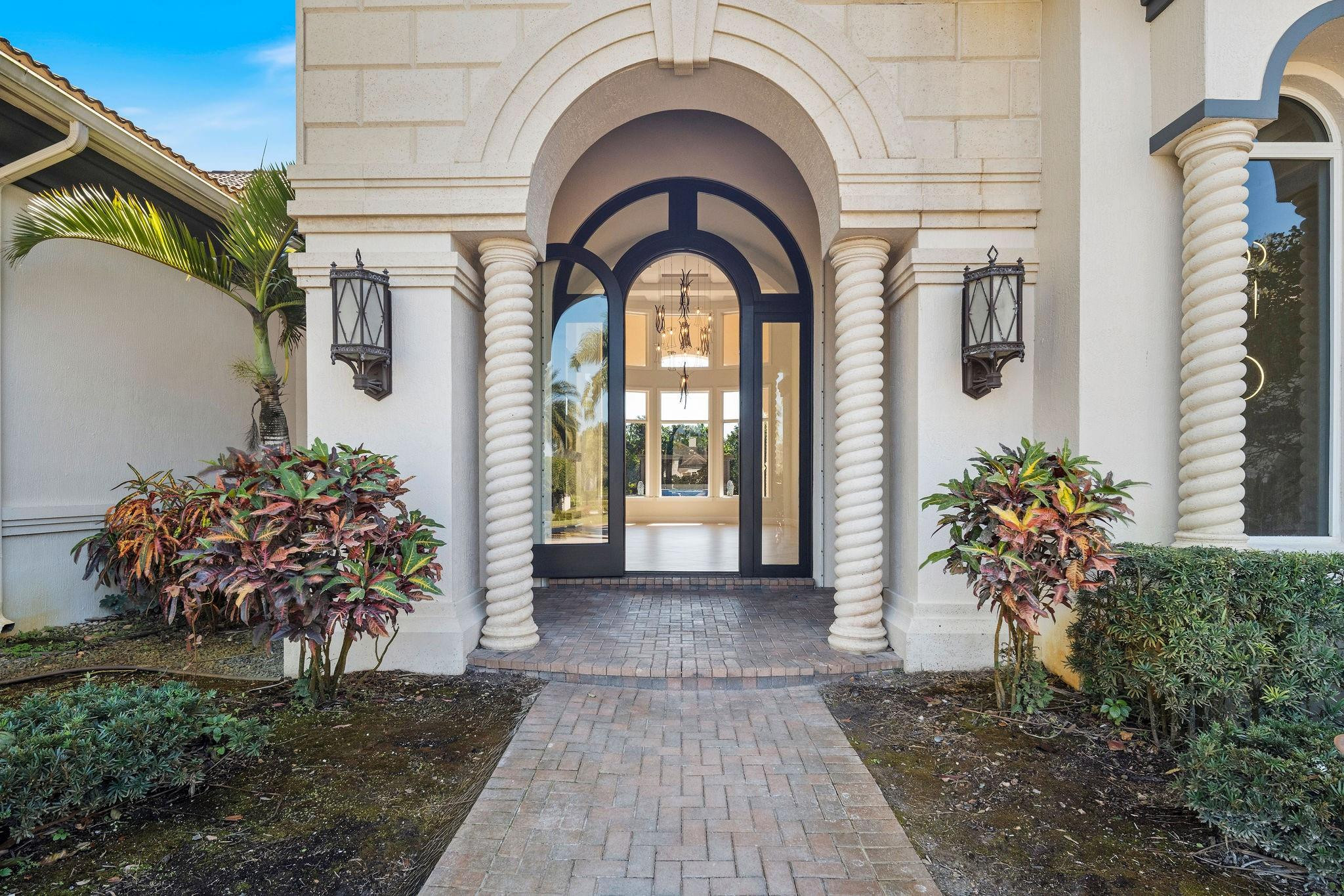 16850 Stratford Court