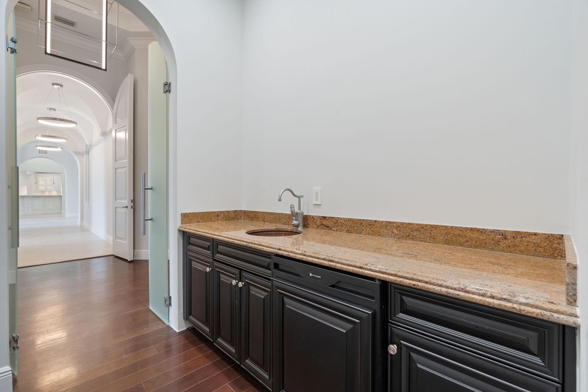 16850 Stratford Court