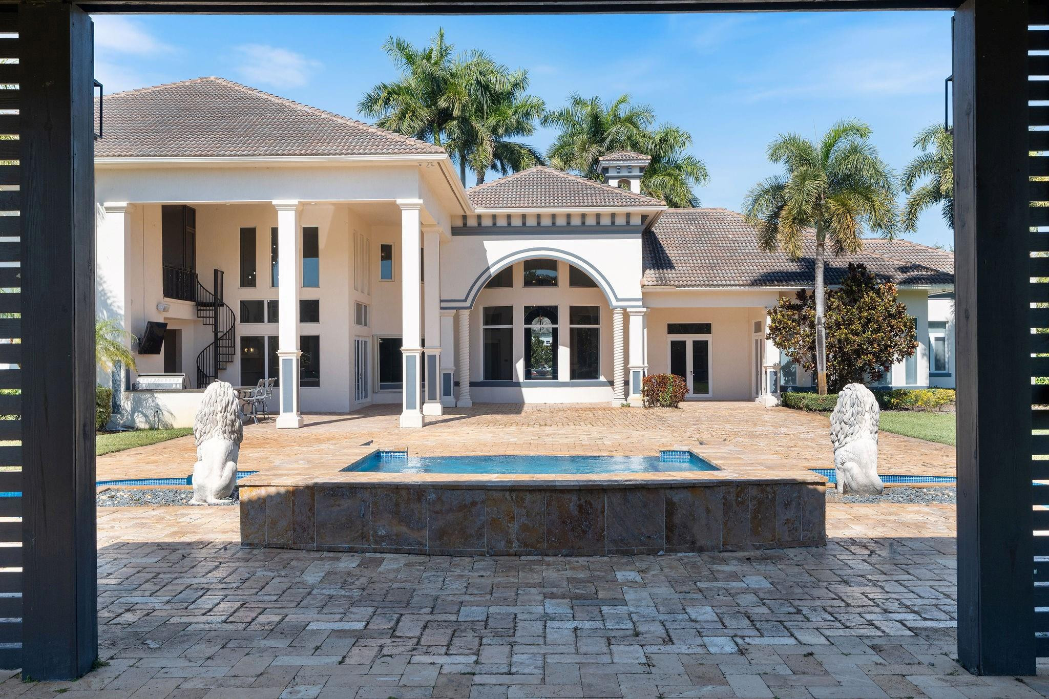 16850 Stratford Court