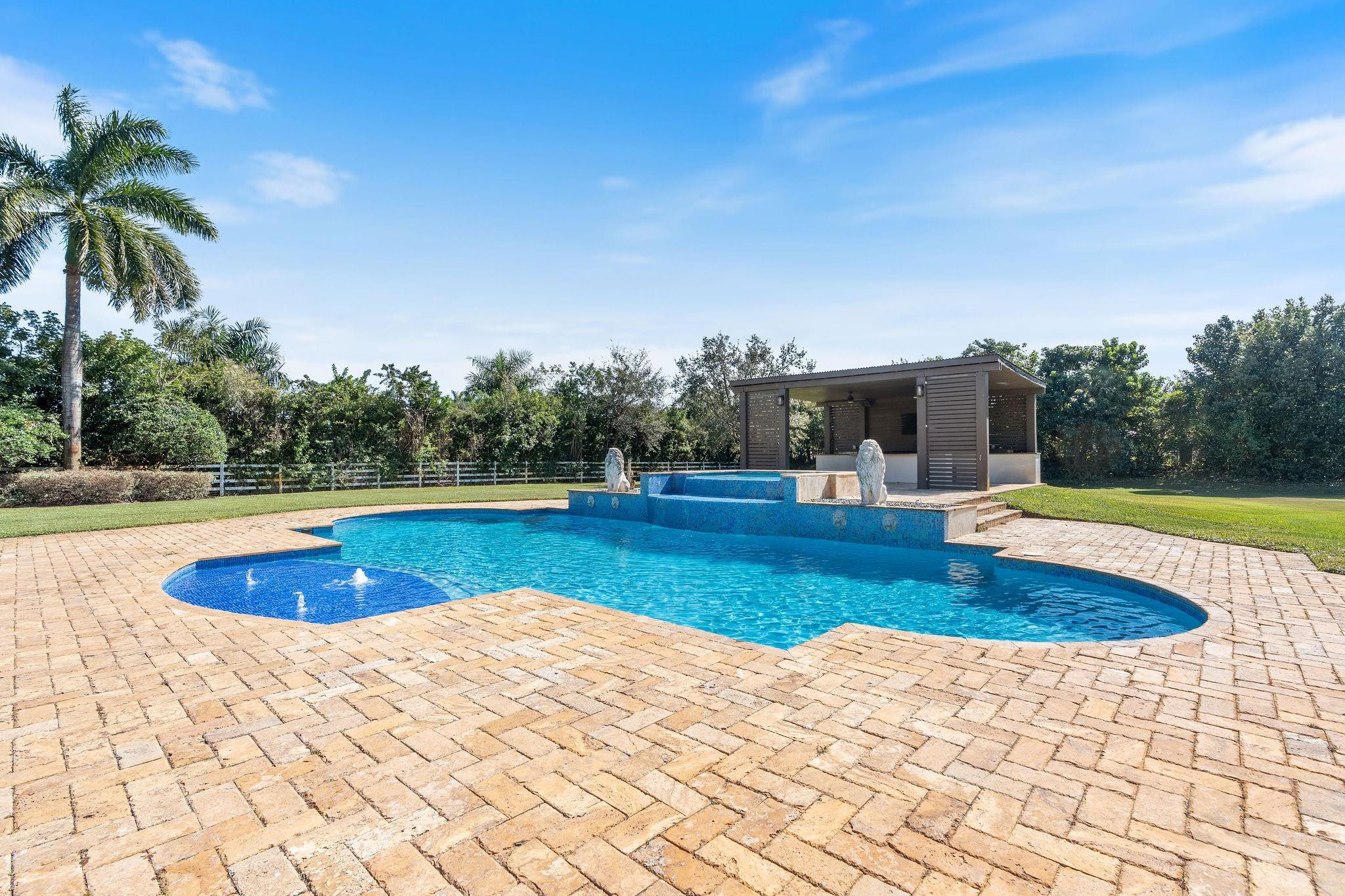 16850 Stratford Court