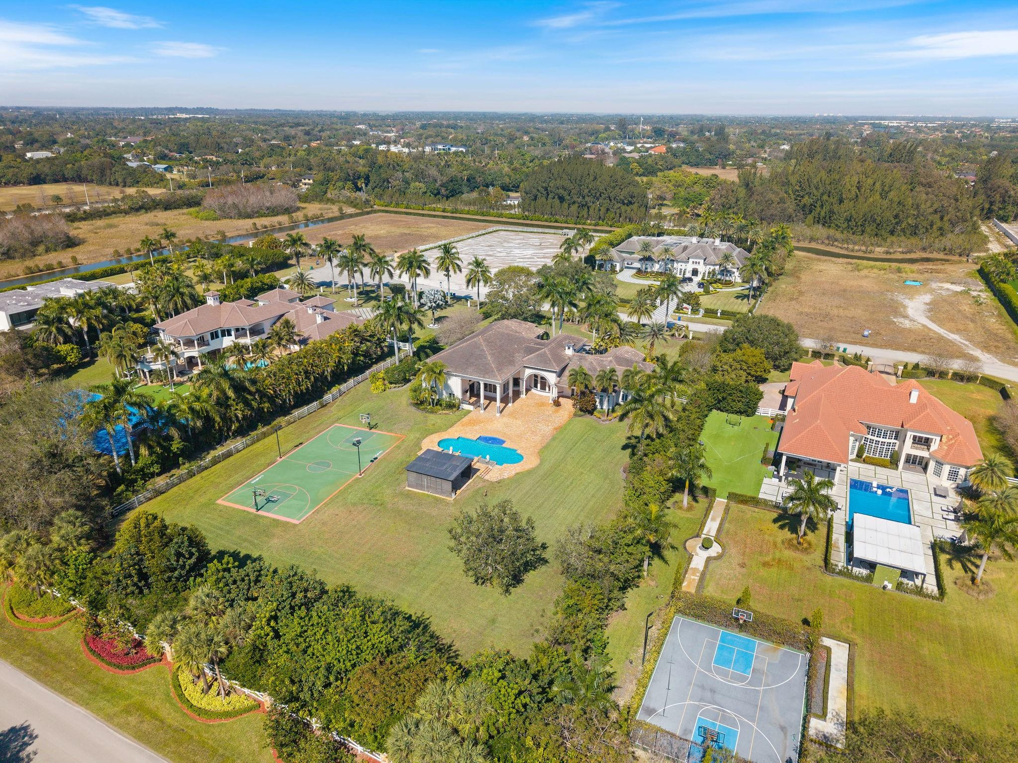 16850 Stratford Court