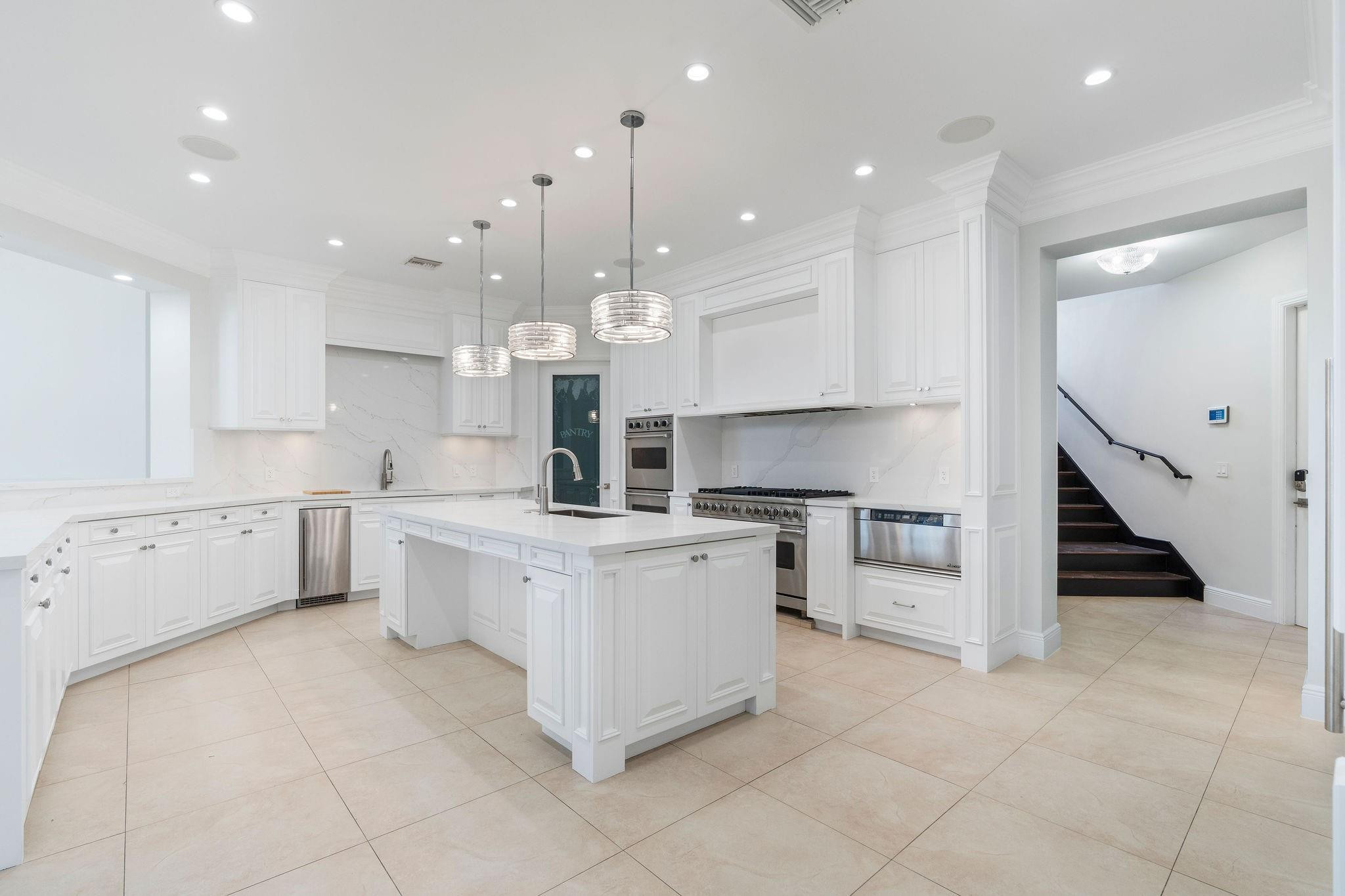 16850 Stratford Court