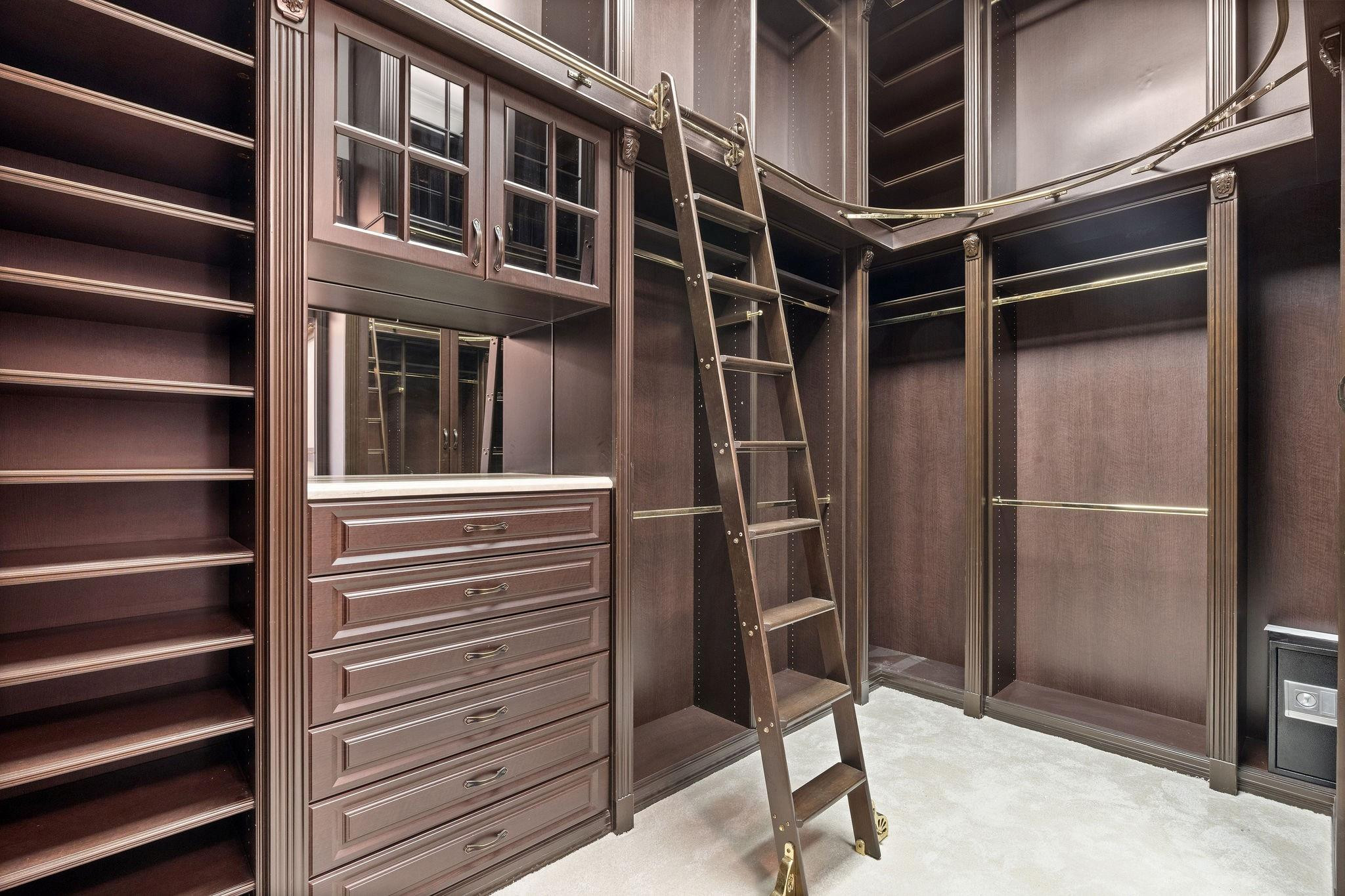 16850 Stratford Court