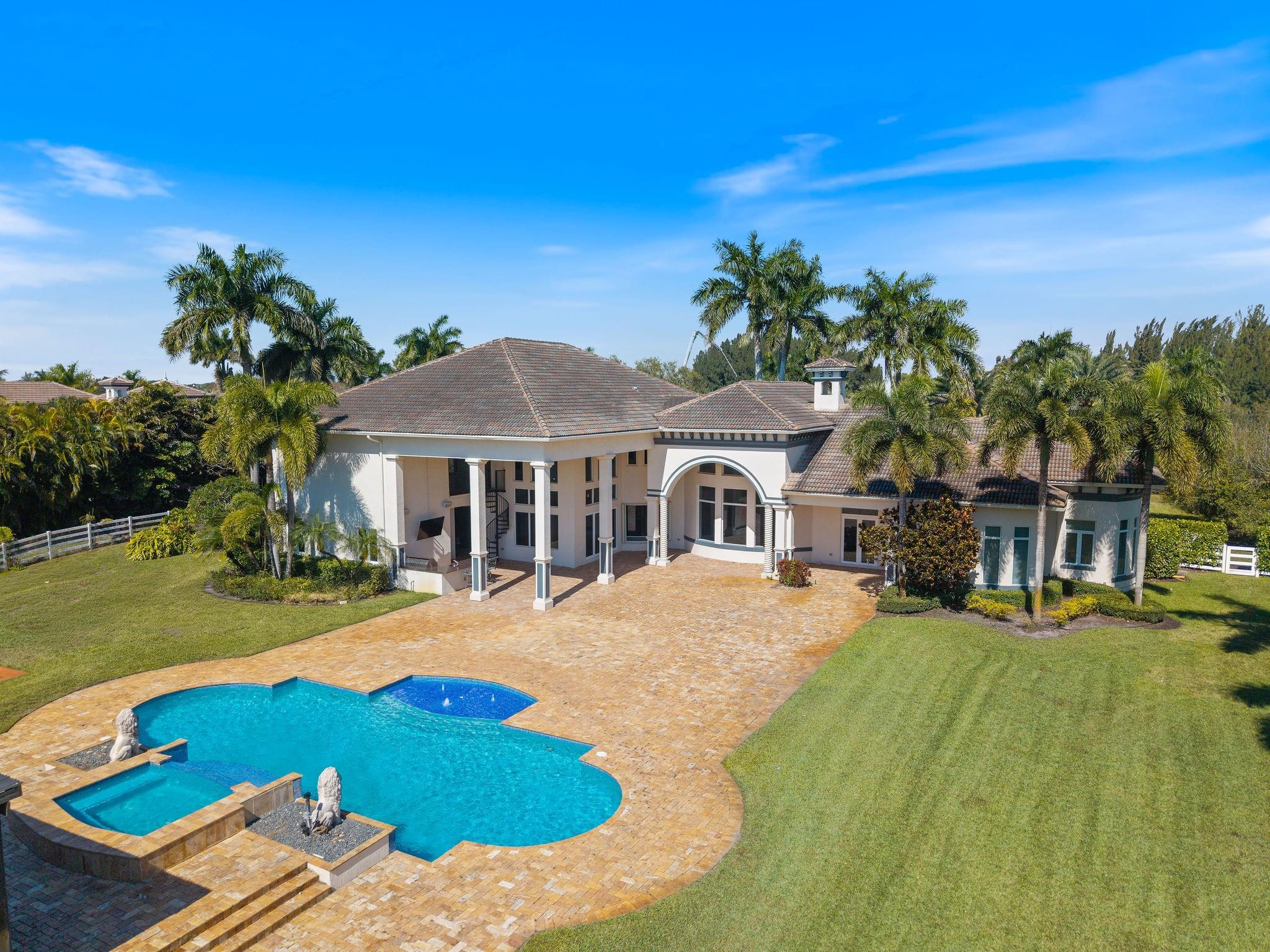 16850 Stratford Court