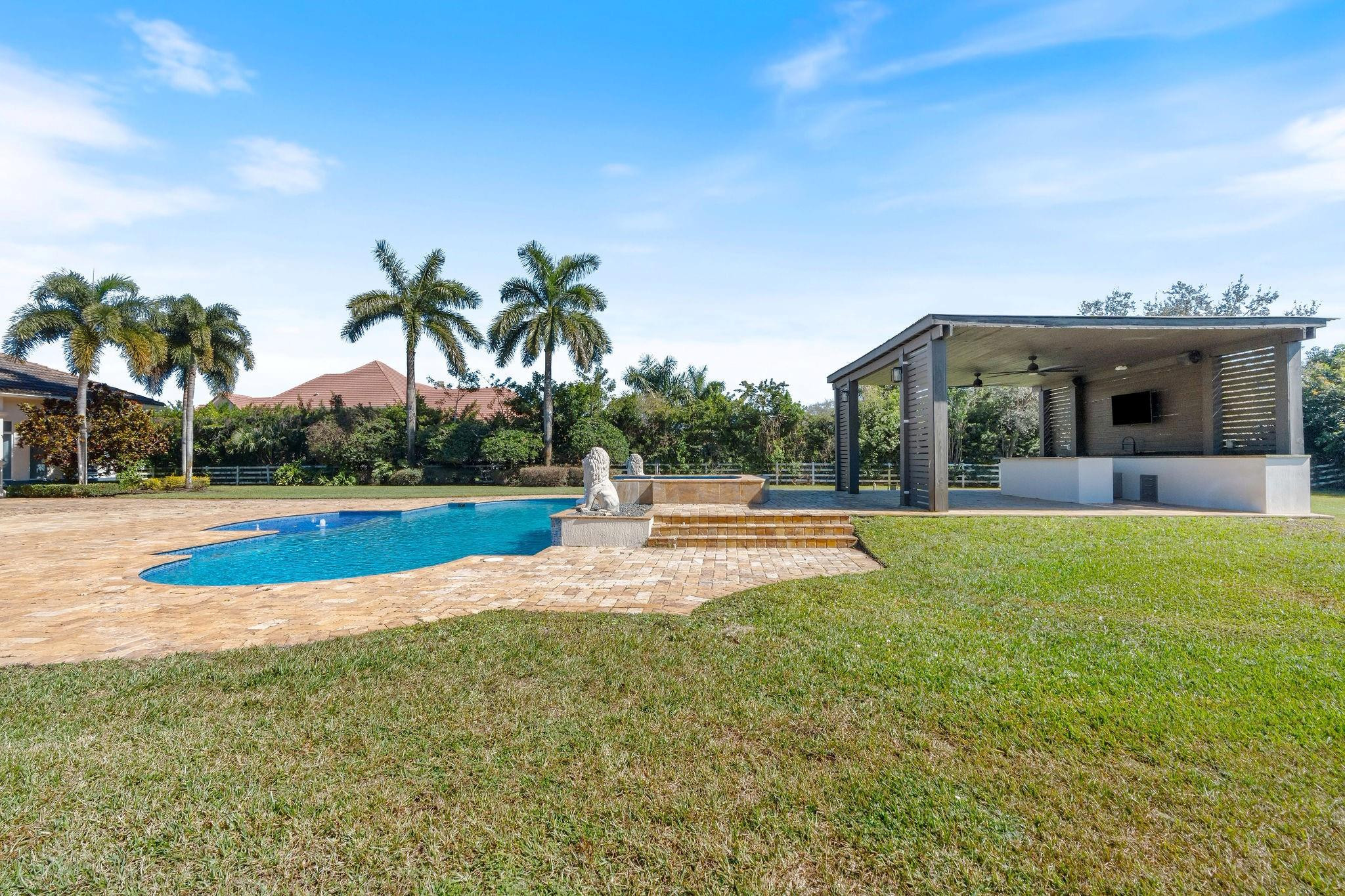 16850 Stratford Court