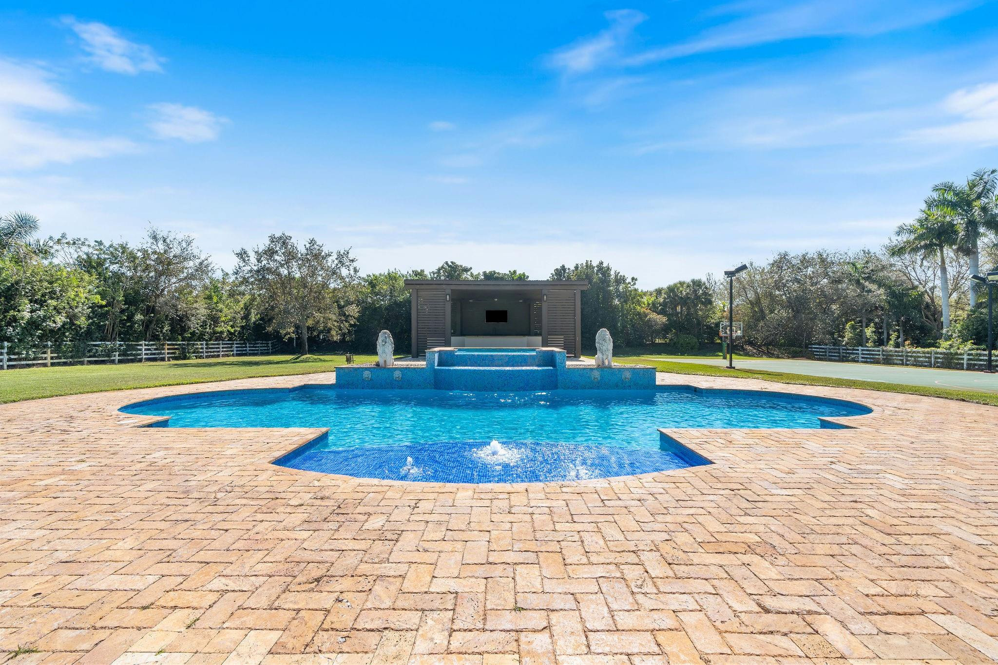 16850 Stratford Court