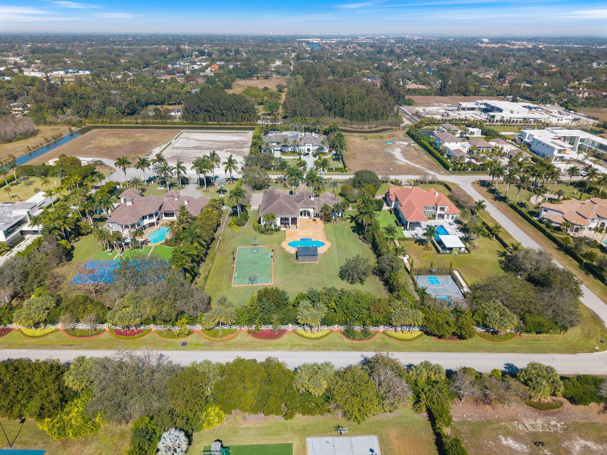 16850 Stratford Court