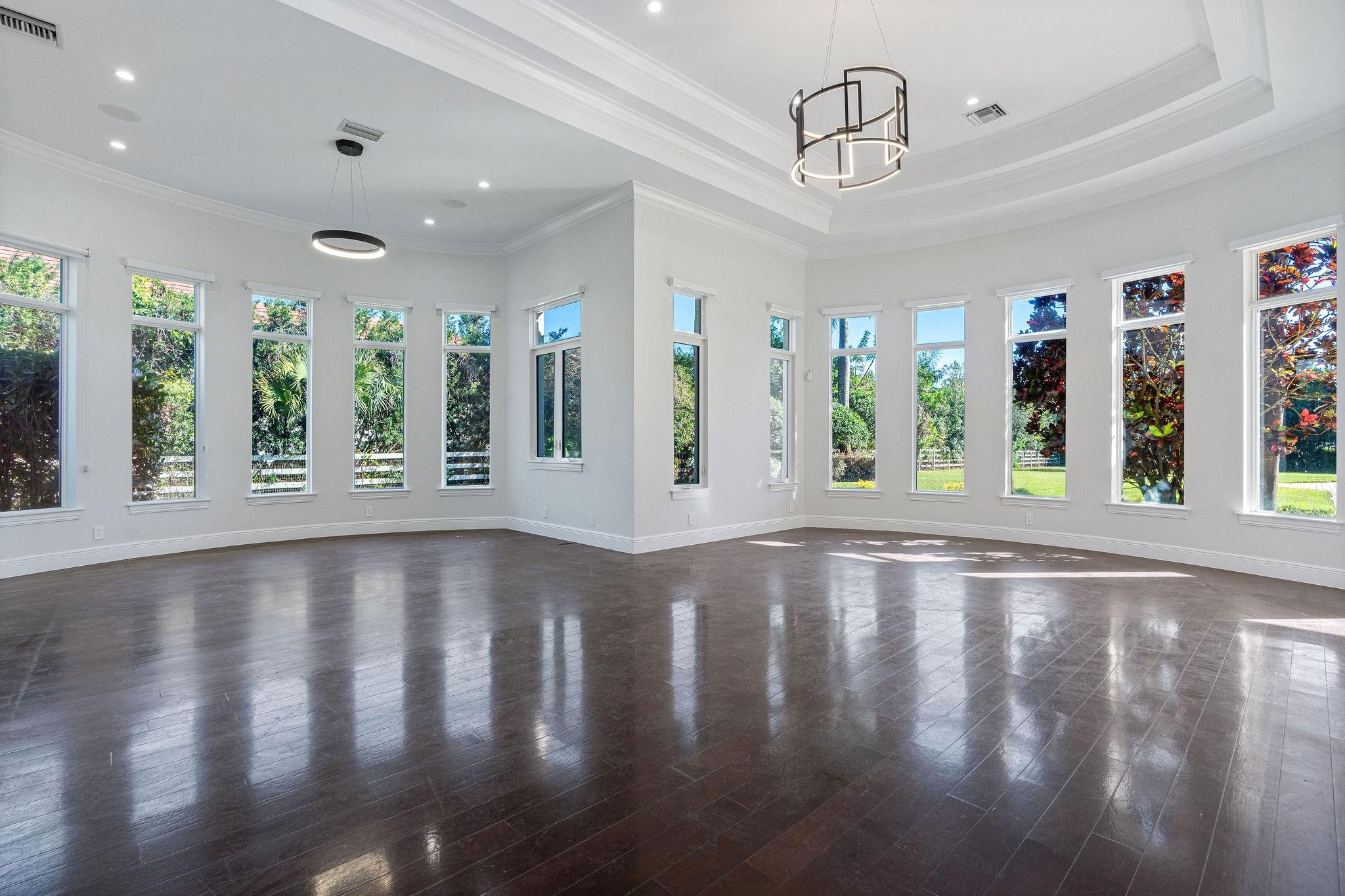 16850 Stratford Court