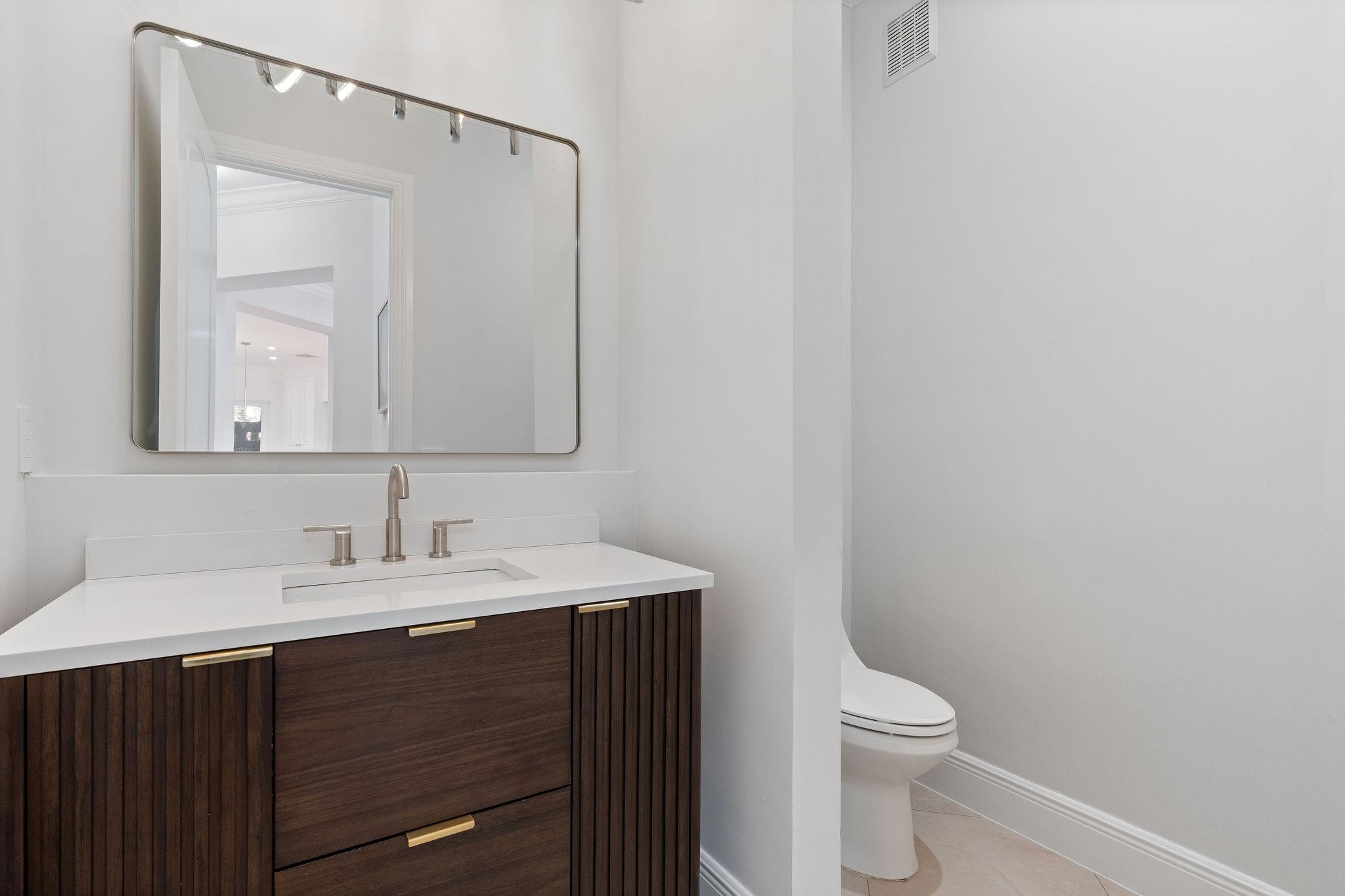 16850 Stratford Court