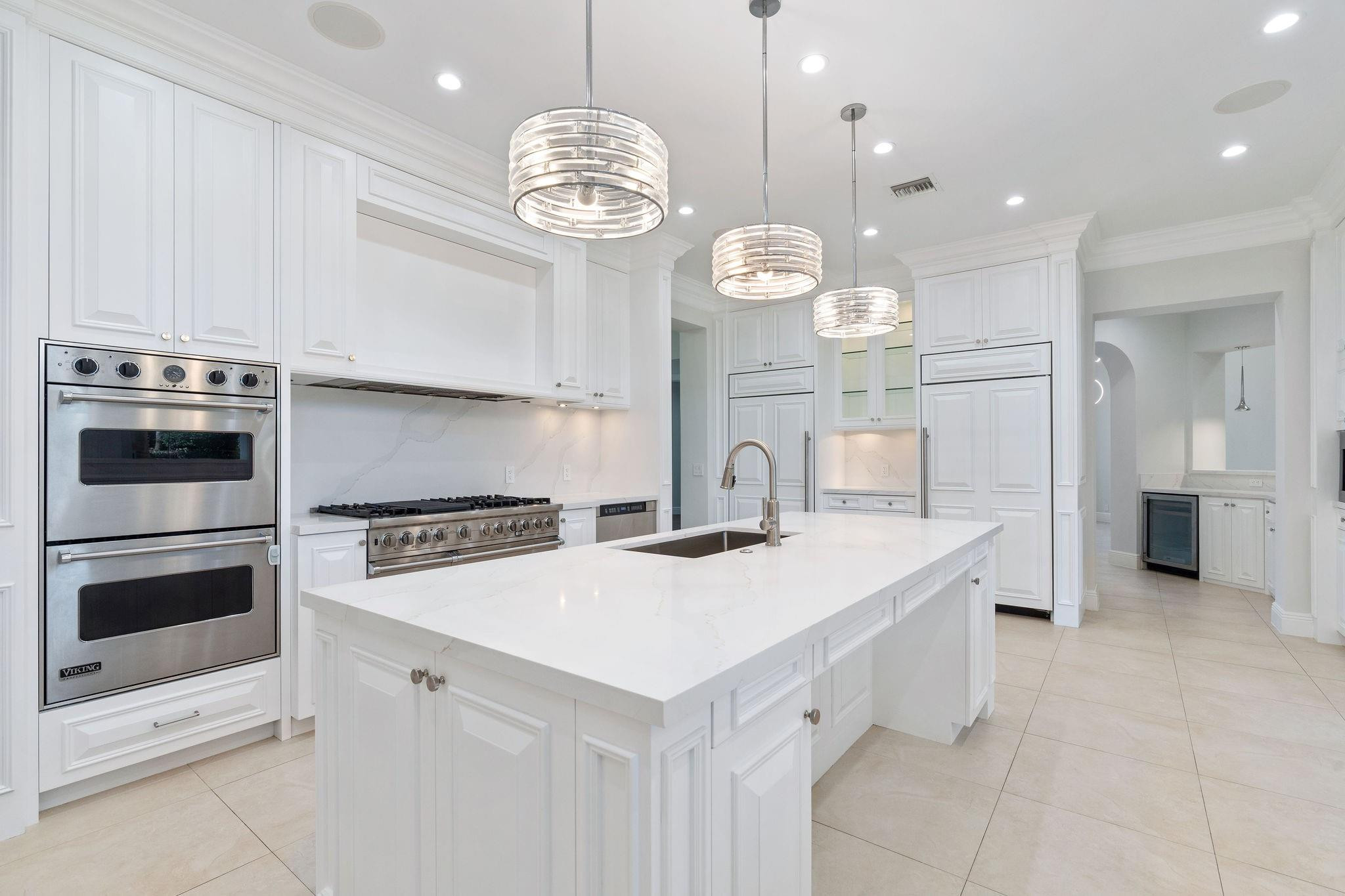 16850 Stratford Court