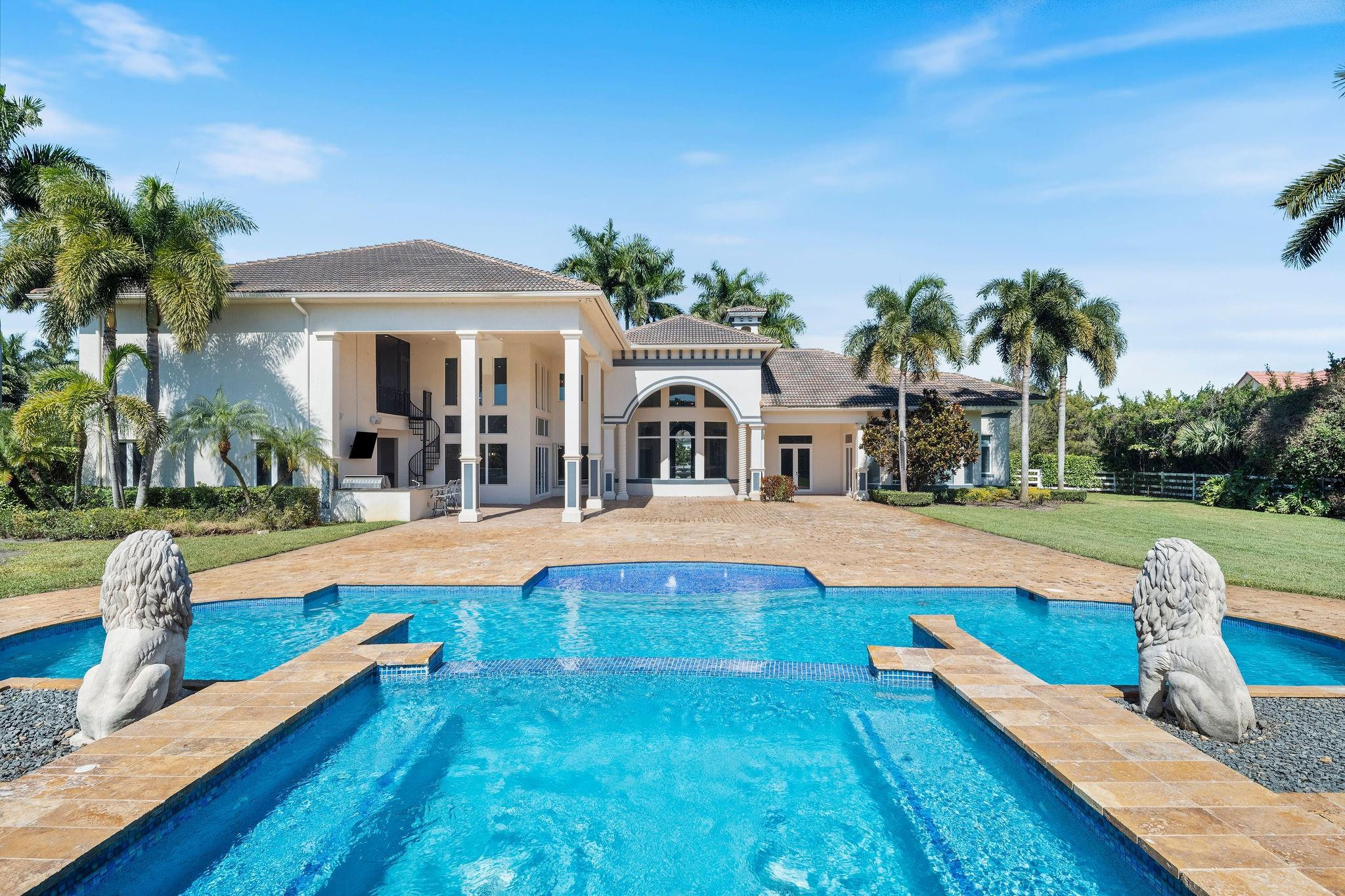 16850 Stratford Court