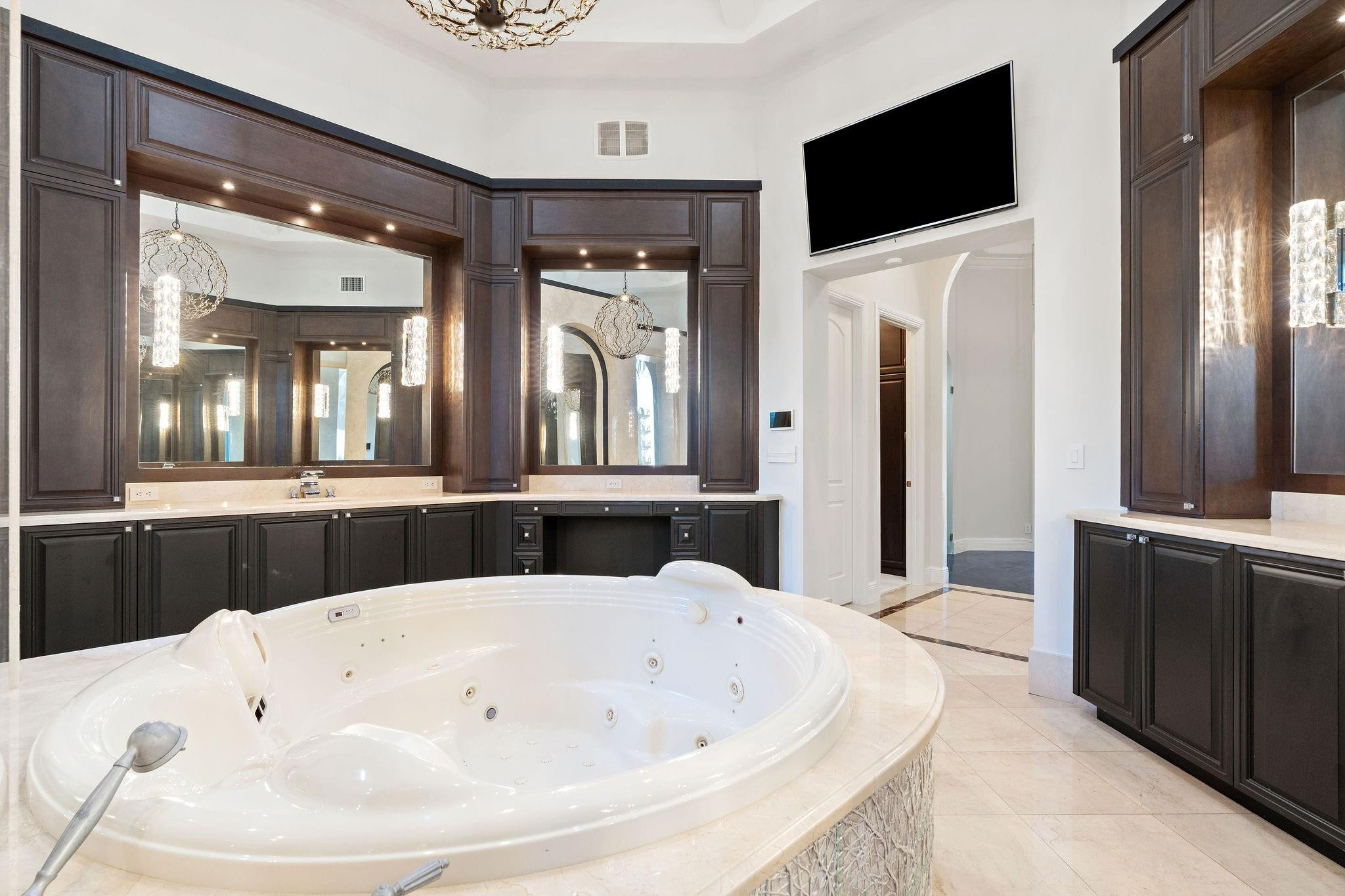 16850 Stratford Court