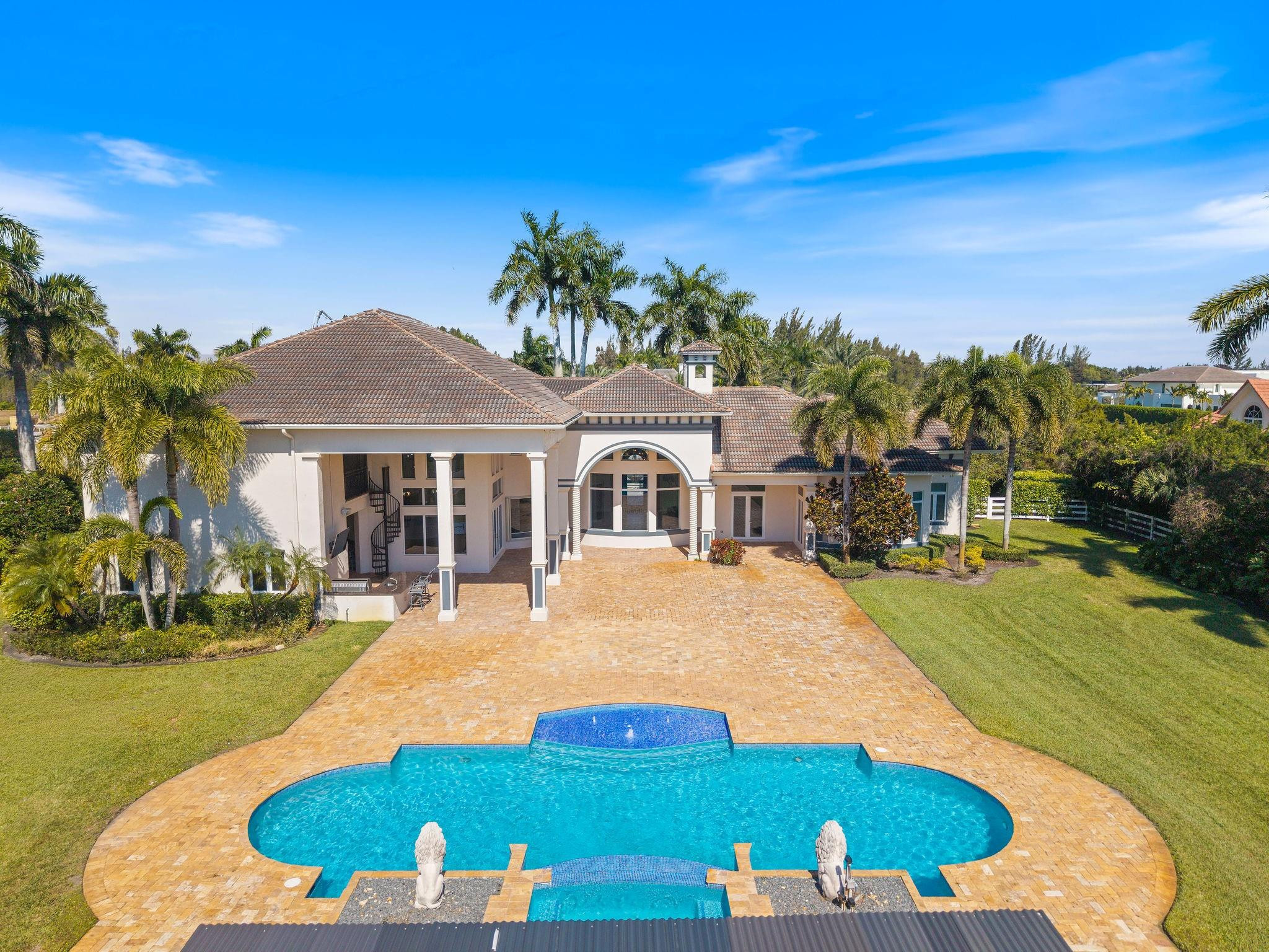 16850 Stratford Court