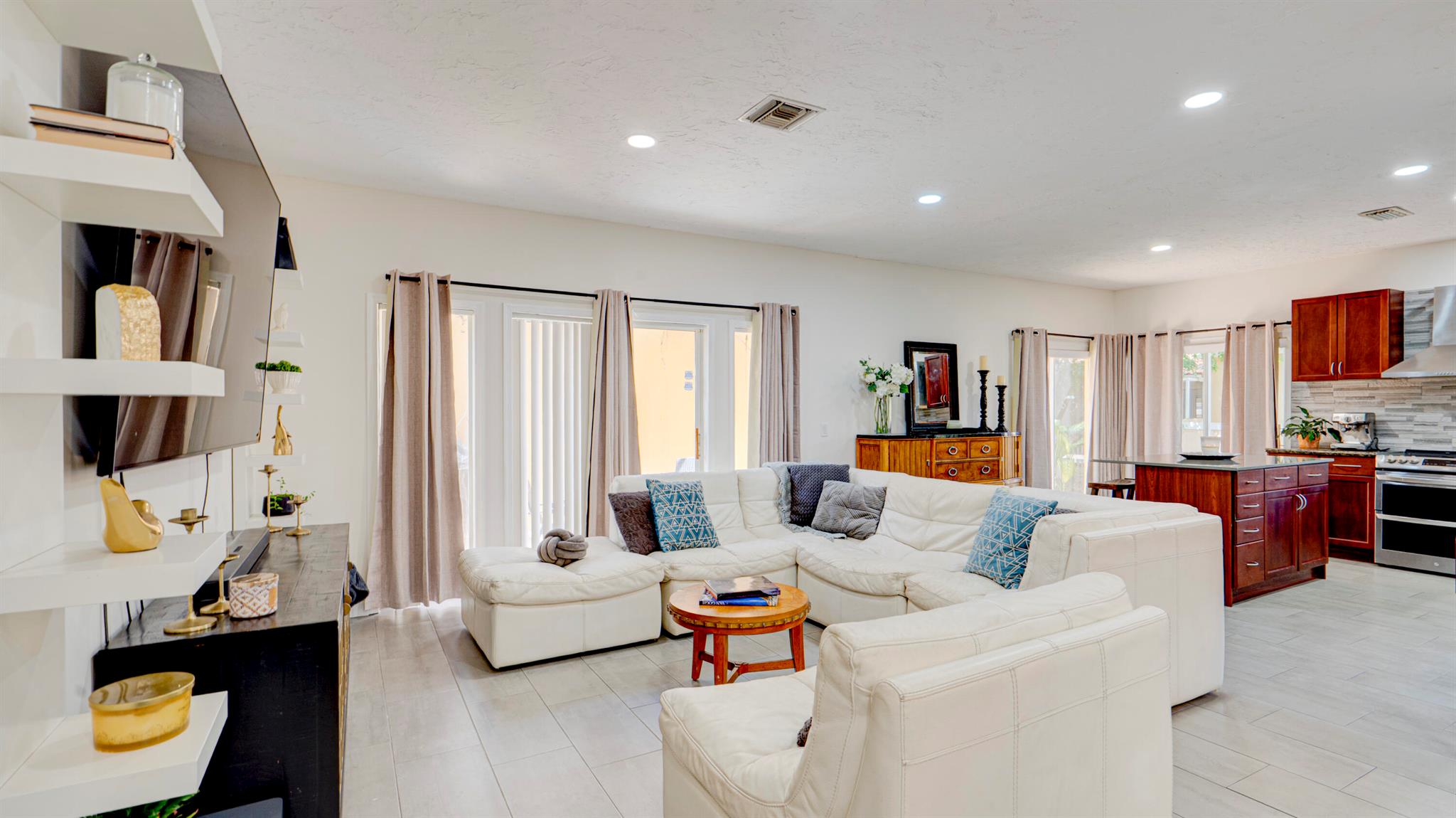 11373 Lakeview Drive