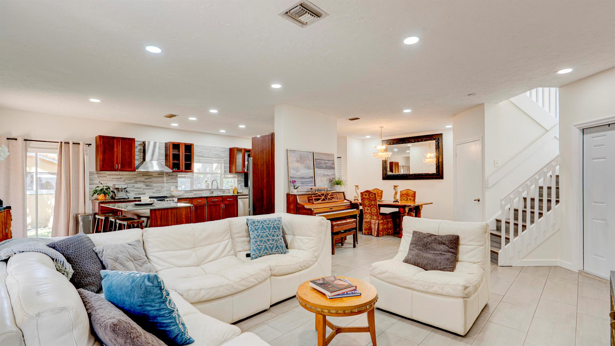 11373 Lakeview Drive