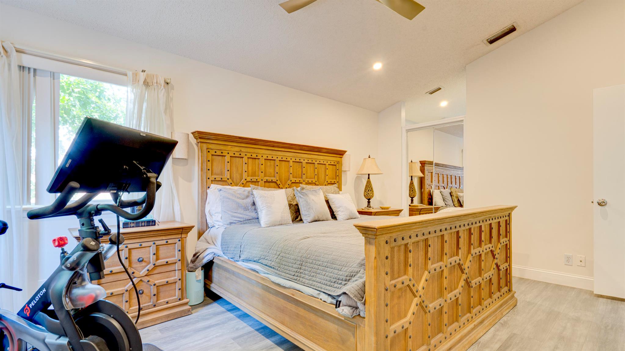 11373 Lakeview Drive