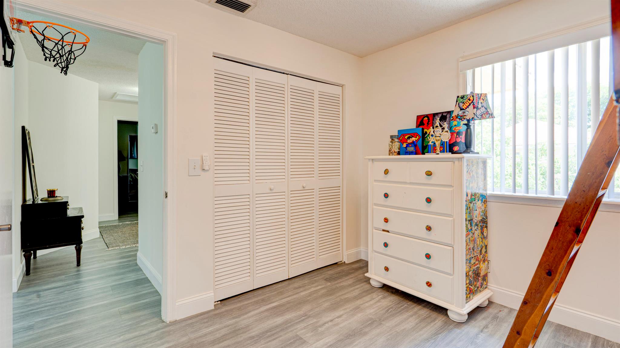 11373 Lakeview Drive