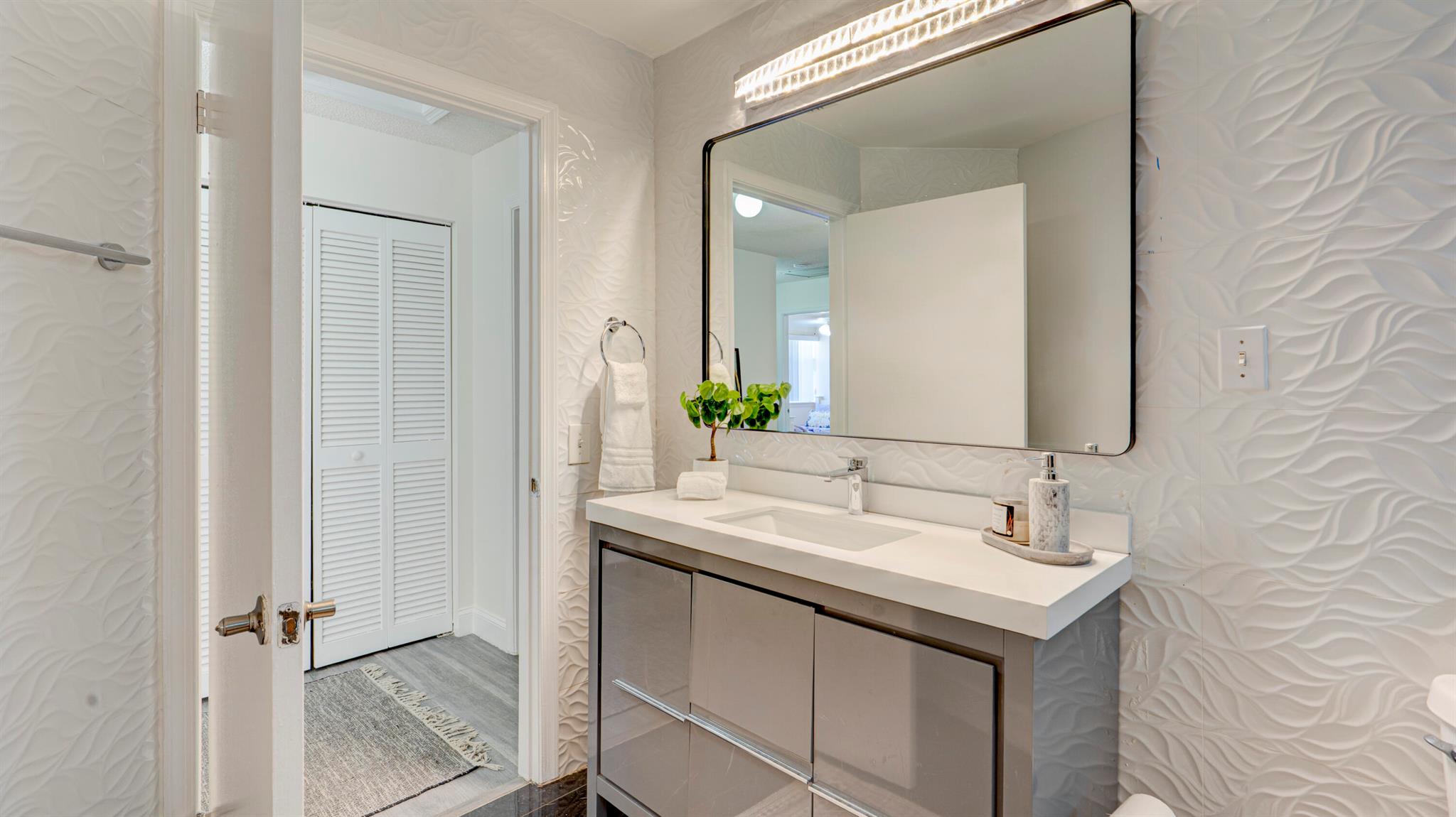 11373 Lakeview Drive