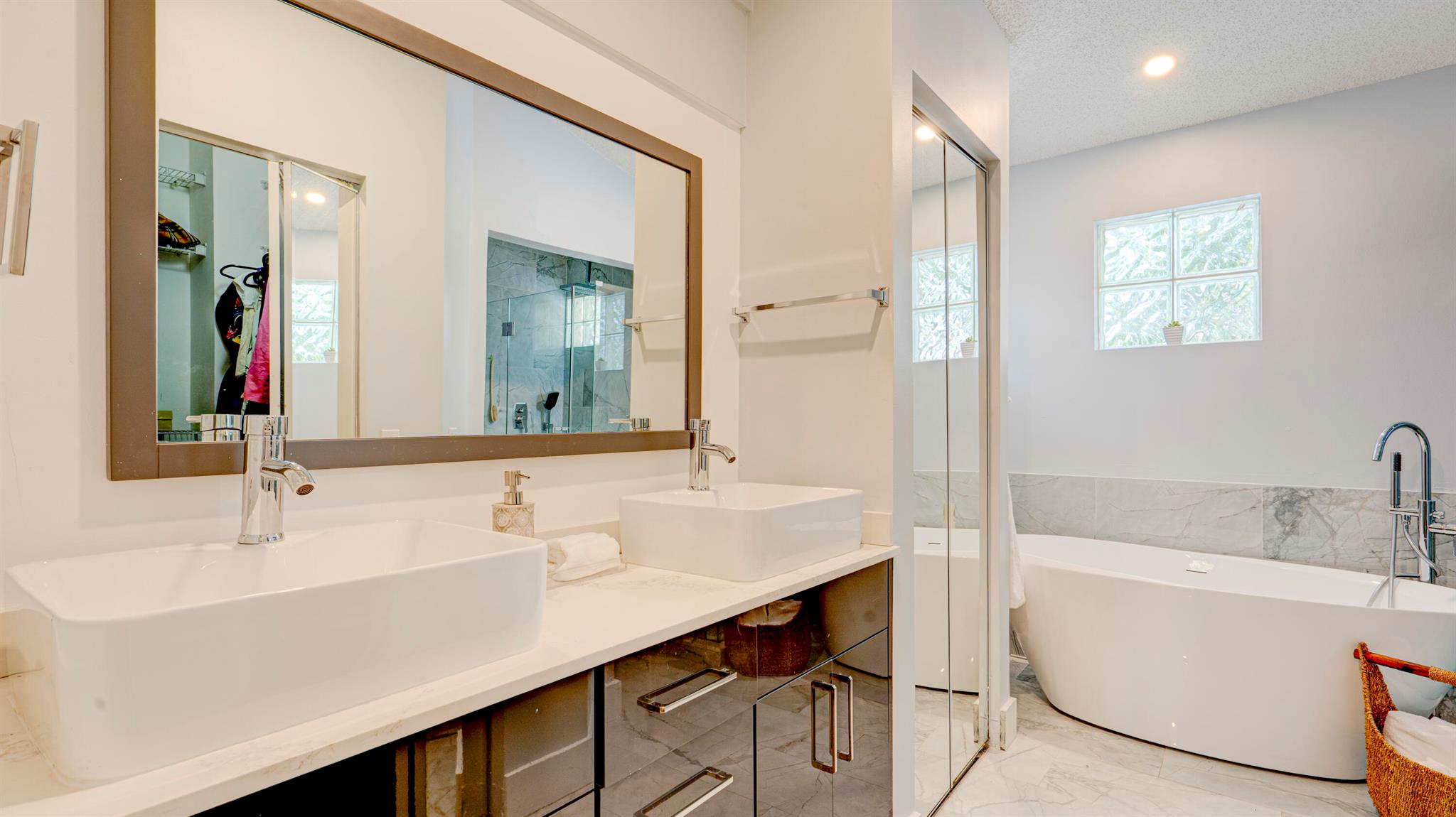 11373 Lakeview Drive