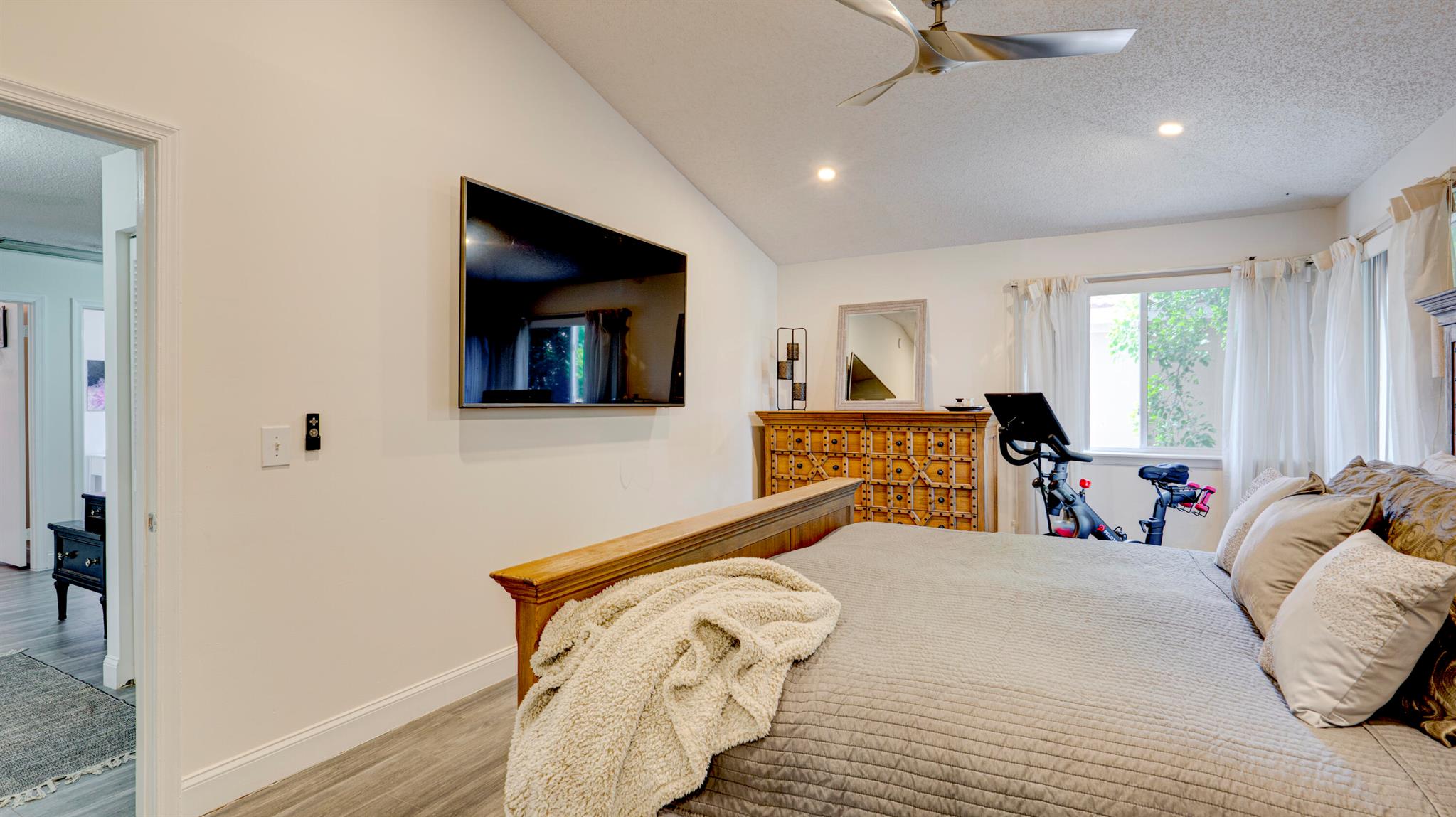 11373 Lakeview Drive