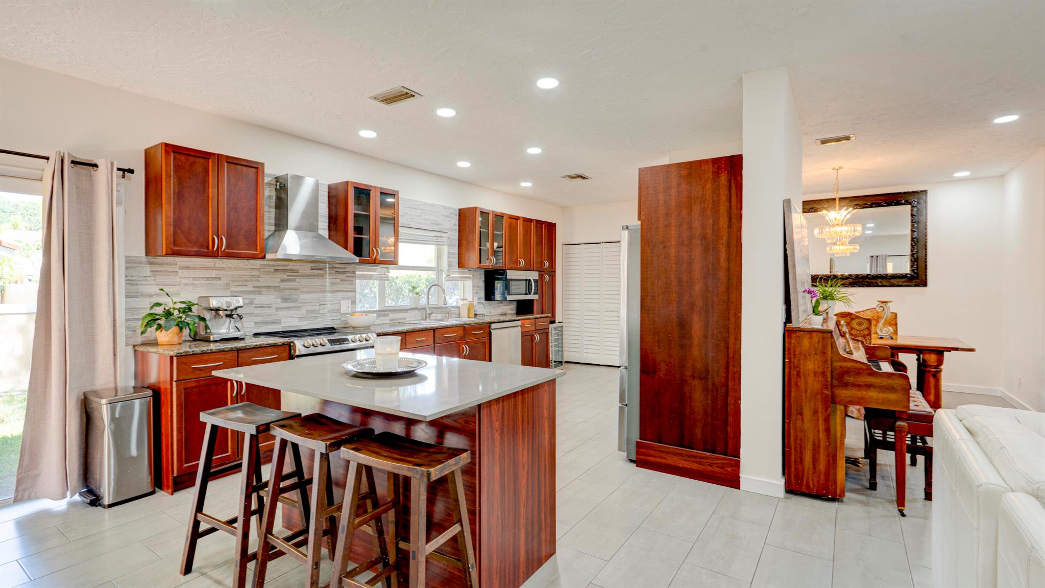 11373 Lakeview Drive