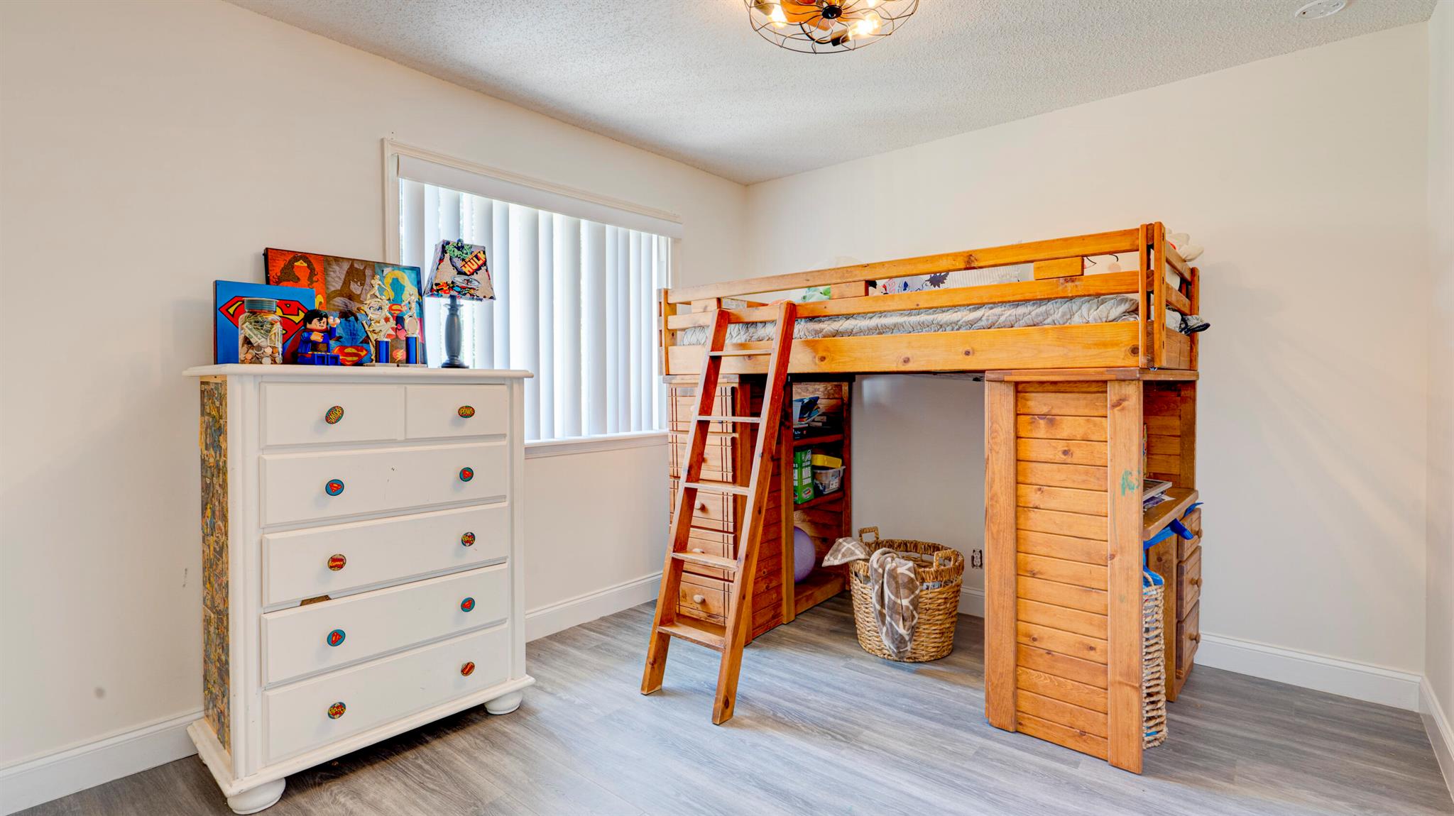 11373 Lakeview Drive