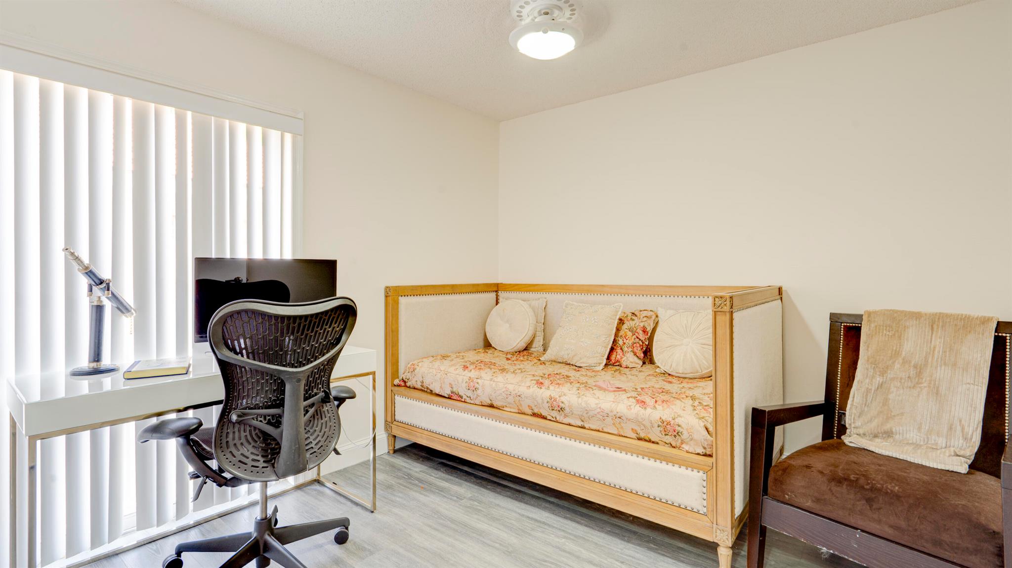 11373 Lakeview Drive