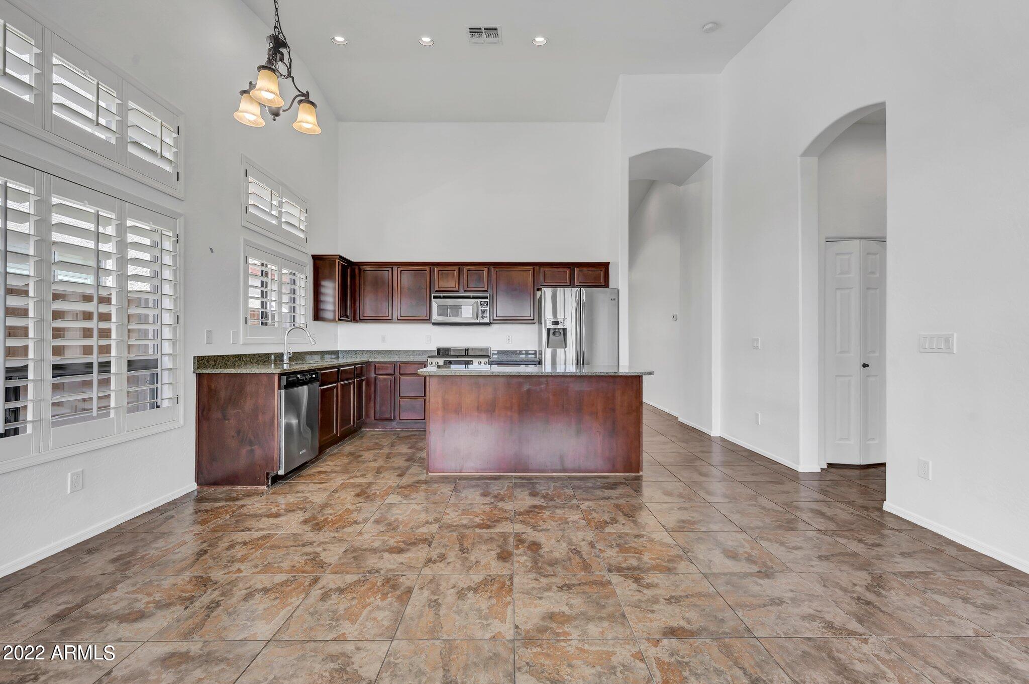 2728 N AUGUSTINE --