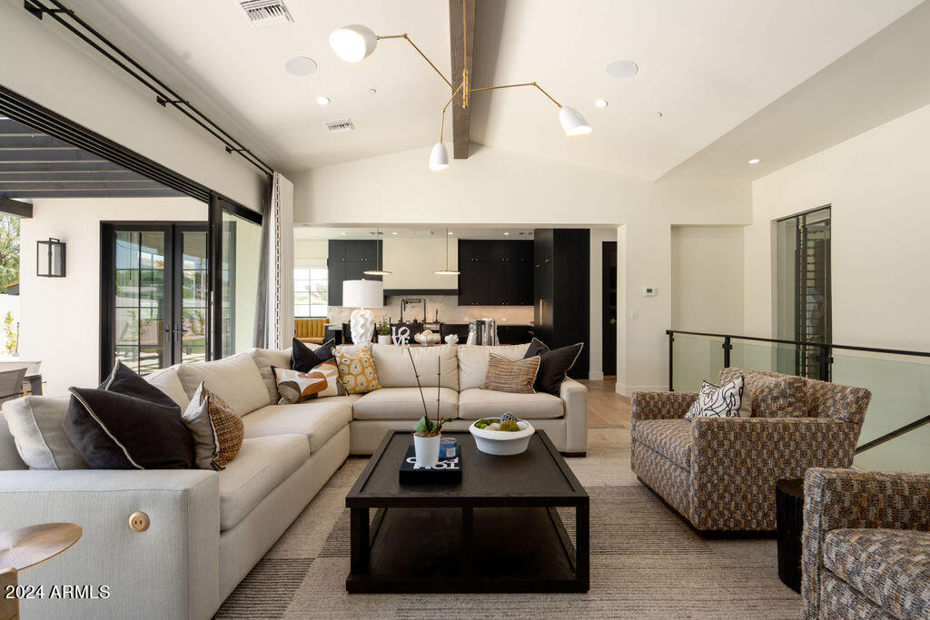 6044 E CALLE DEL PAISANO --
