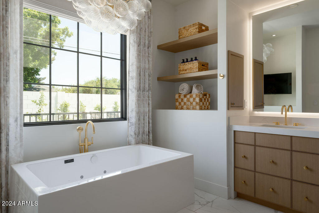 6044 E CALLE DEL PAISANO --