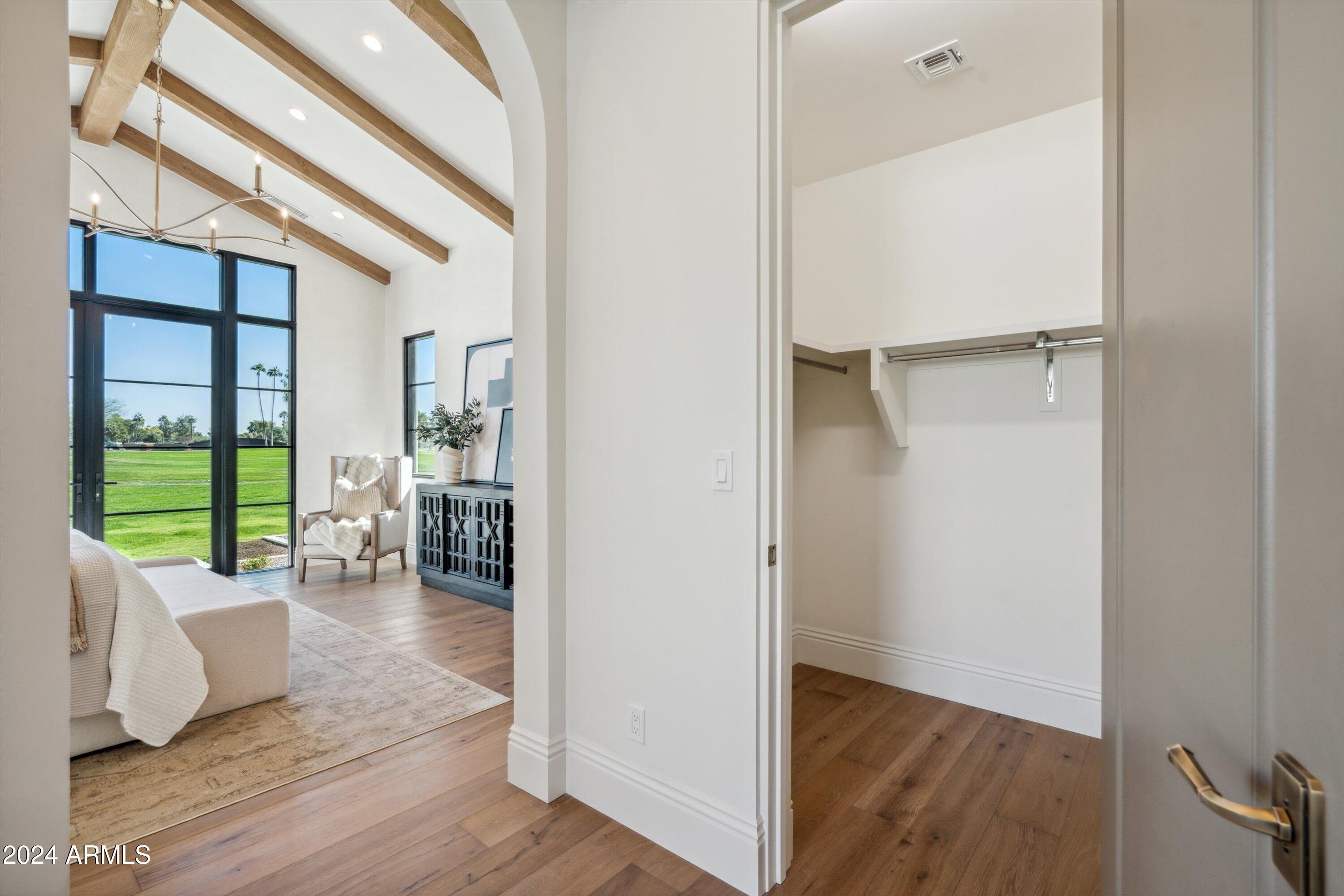 160 N COUNTRY CLUB Drive