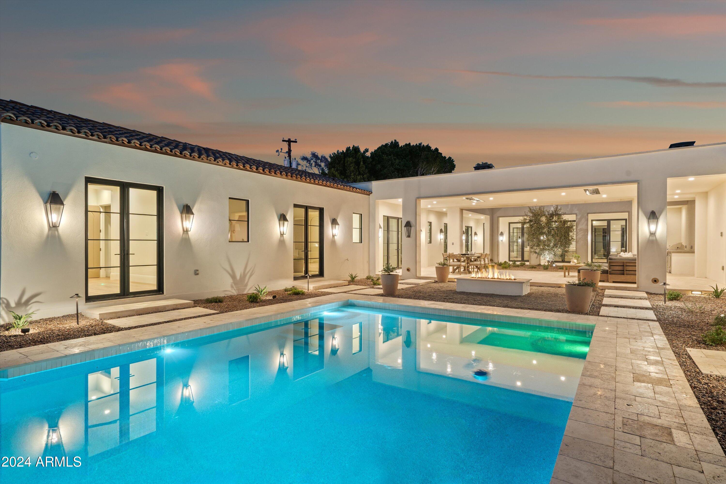 160 N COUNTRY CLUB Drive