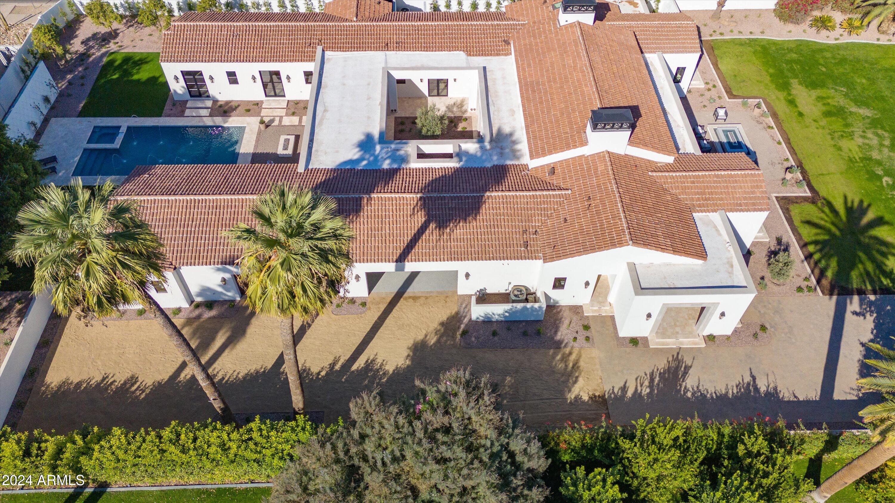 160 N COUNTRY CLUB Drive