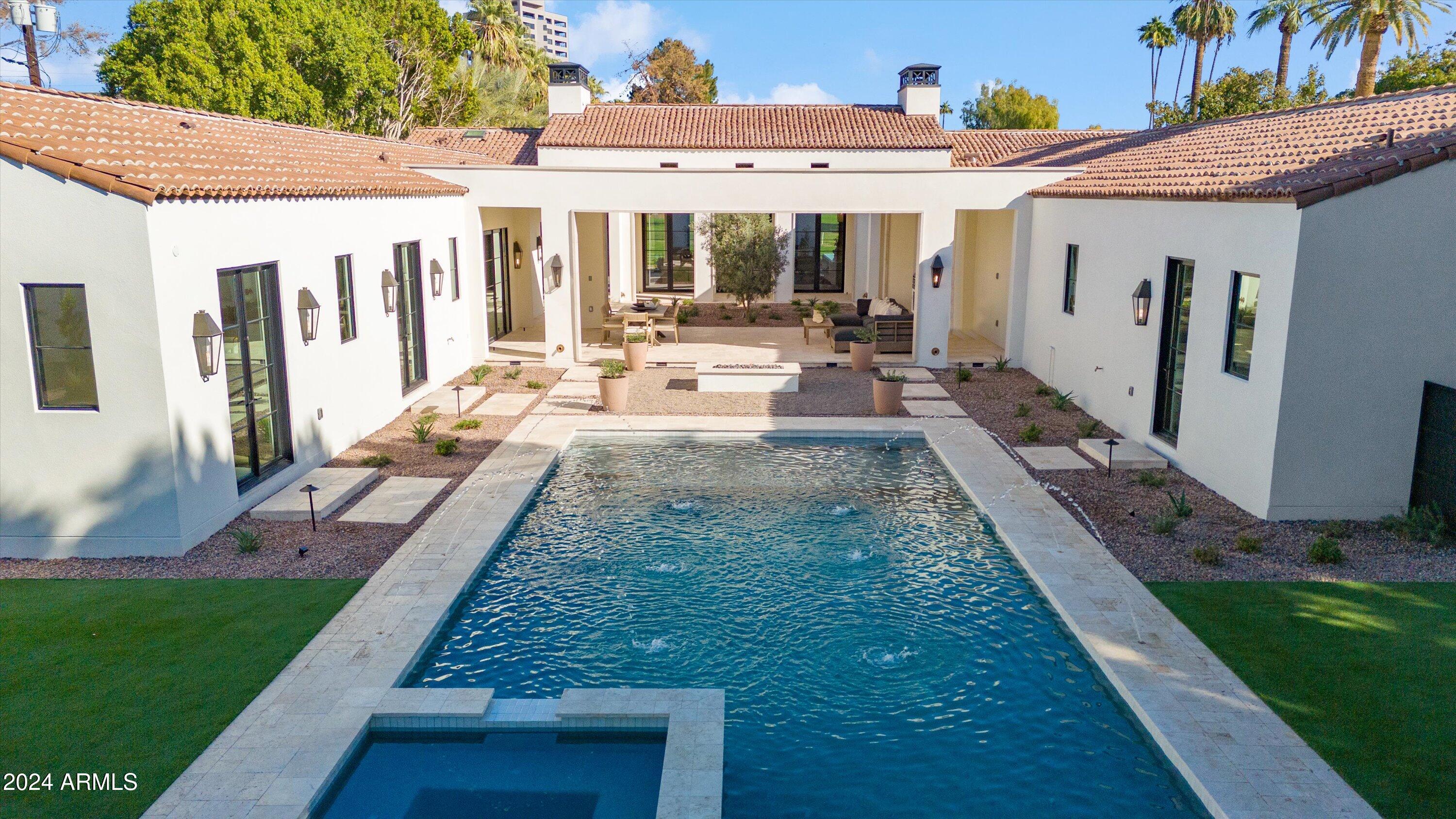 160 N COUNTRY CLUB Drive
