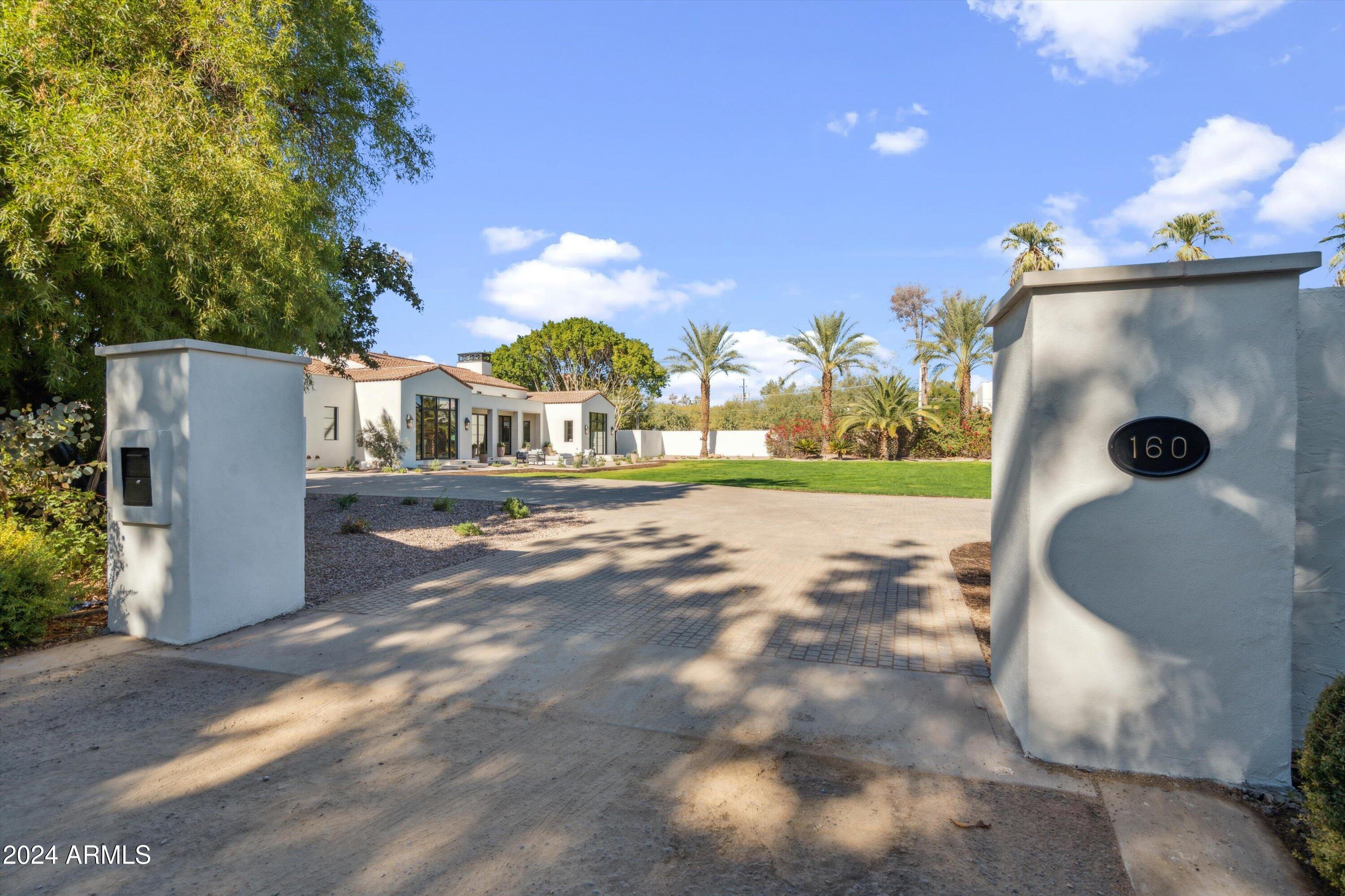 160 N COUNTRY CLUB Drive