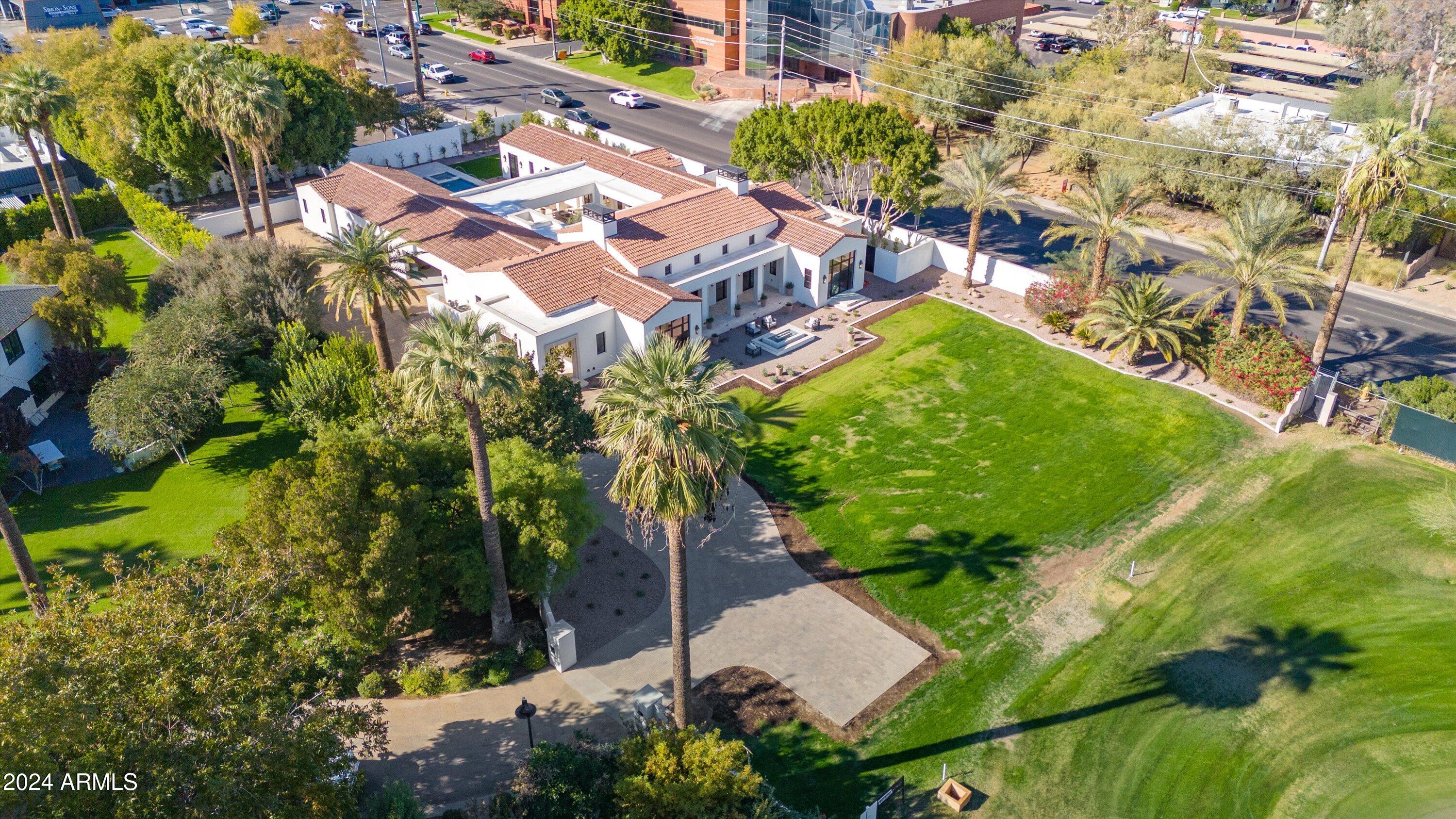 160 N COUNTRY CLUB Drive