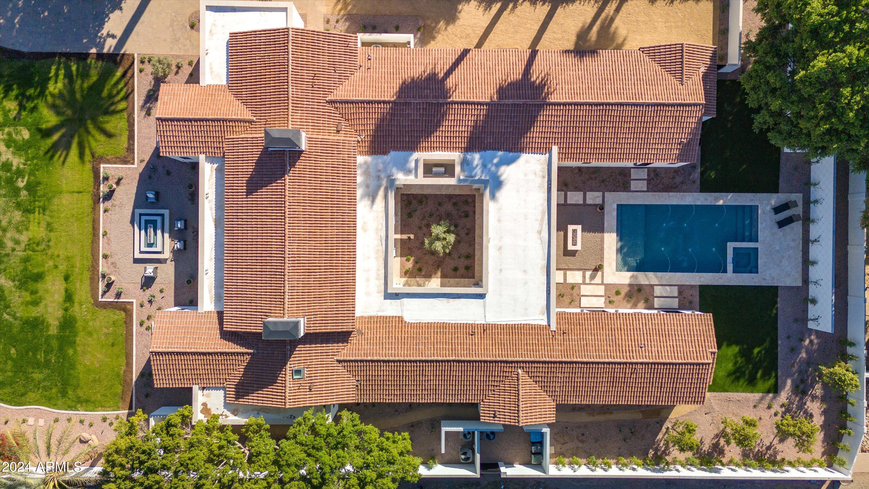 160 N COUNTRY CLUB Drive