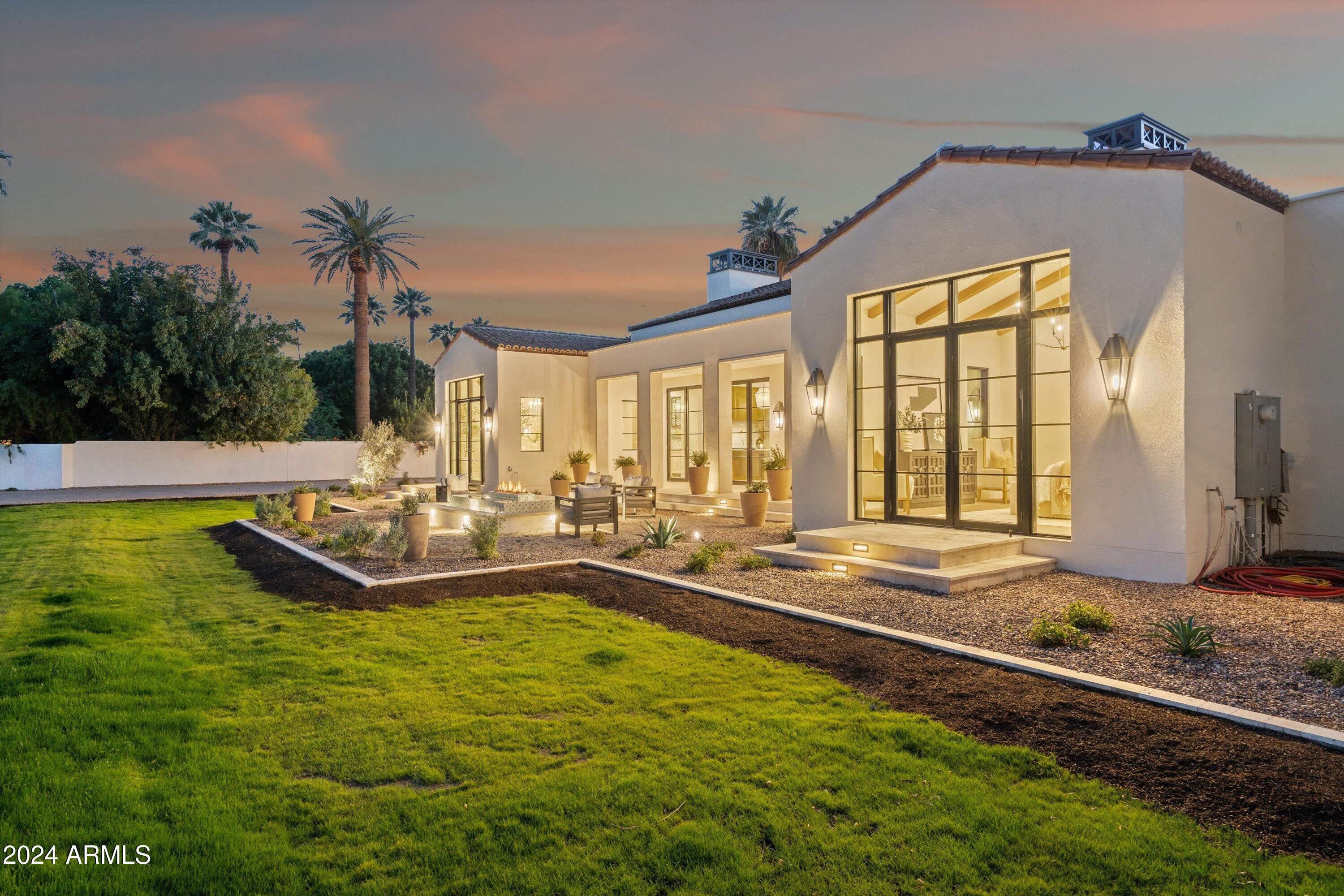 160 N COUNTRY CLUB Drive