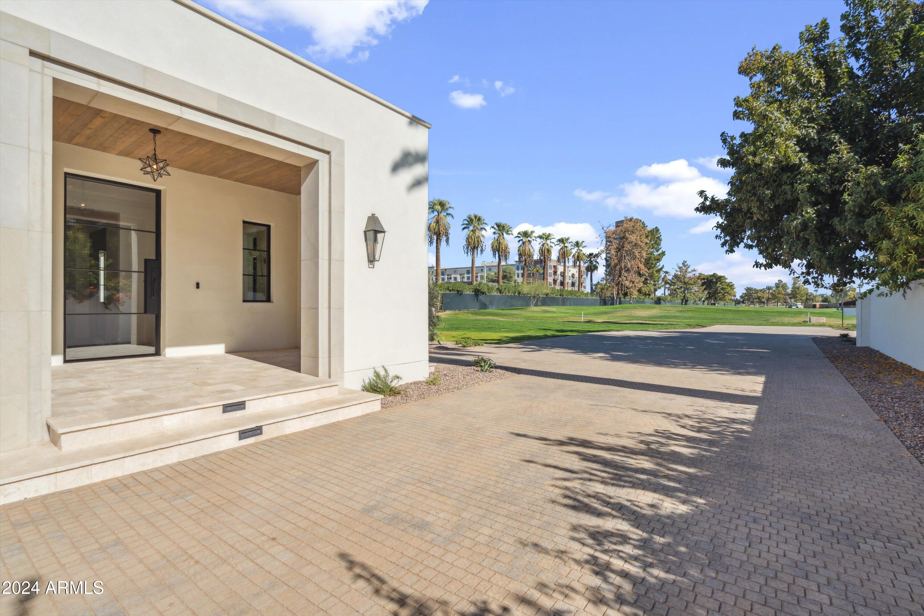 160 N COUNTRY CLUB Drive