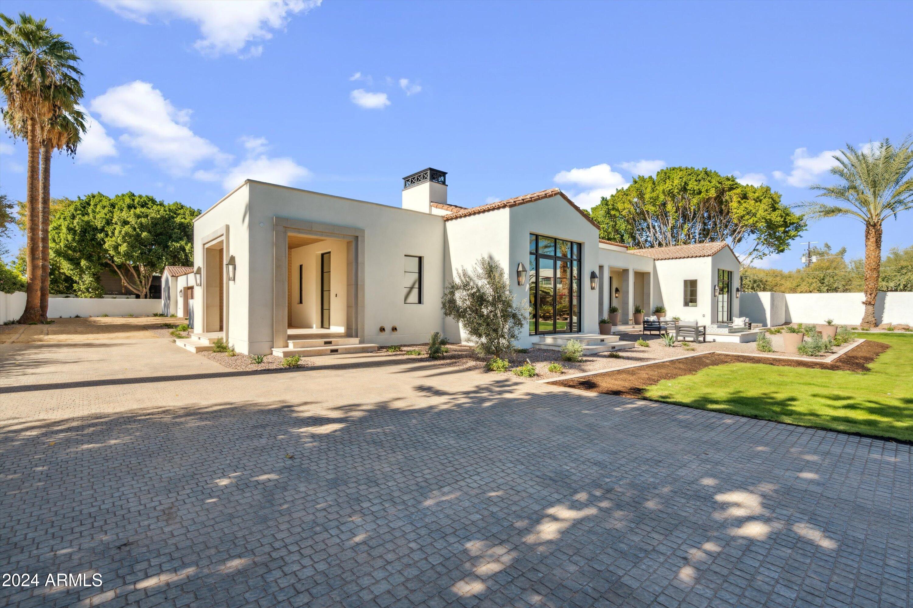 160 N COUNTRY CLUB Drive