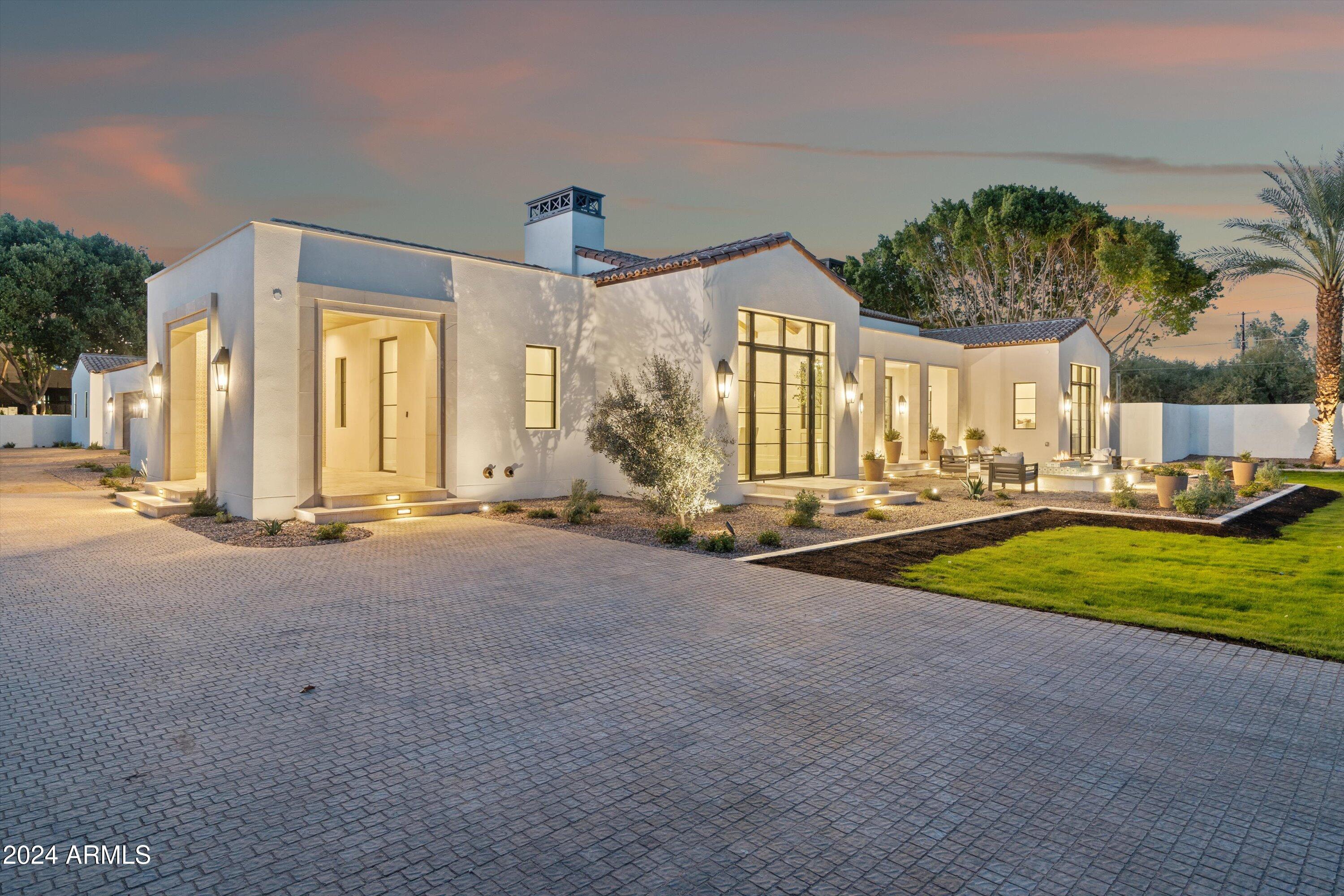 160 N COUNTRY CLUB Drive