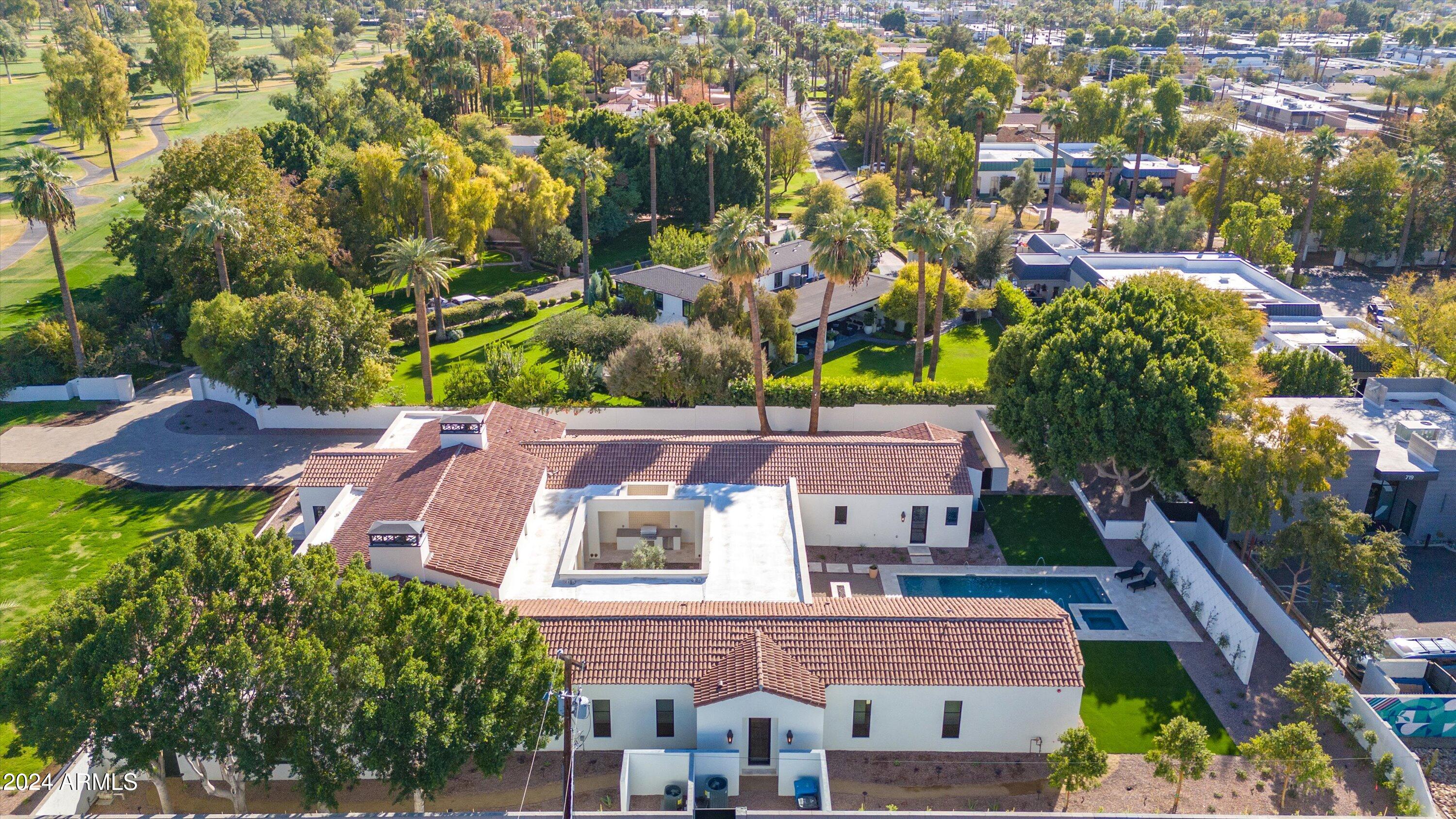 160 N COUNTRY CLUB Drive