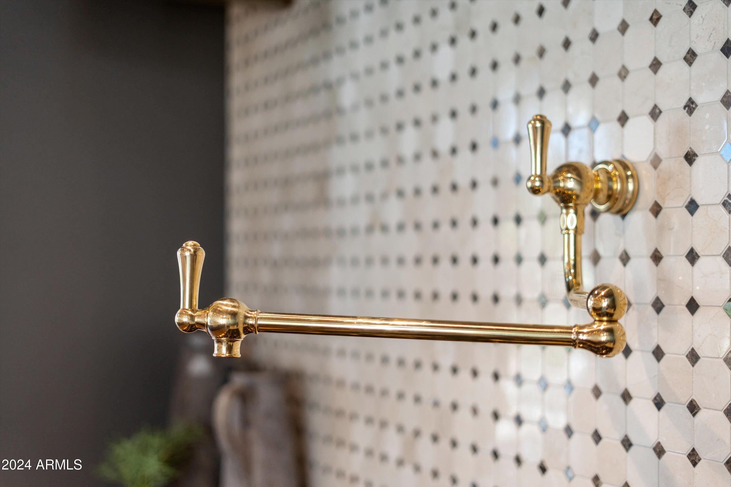 160 N COUNTRY CLUB Drive