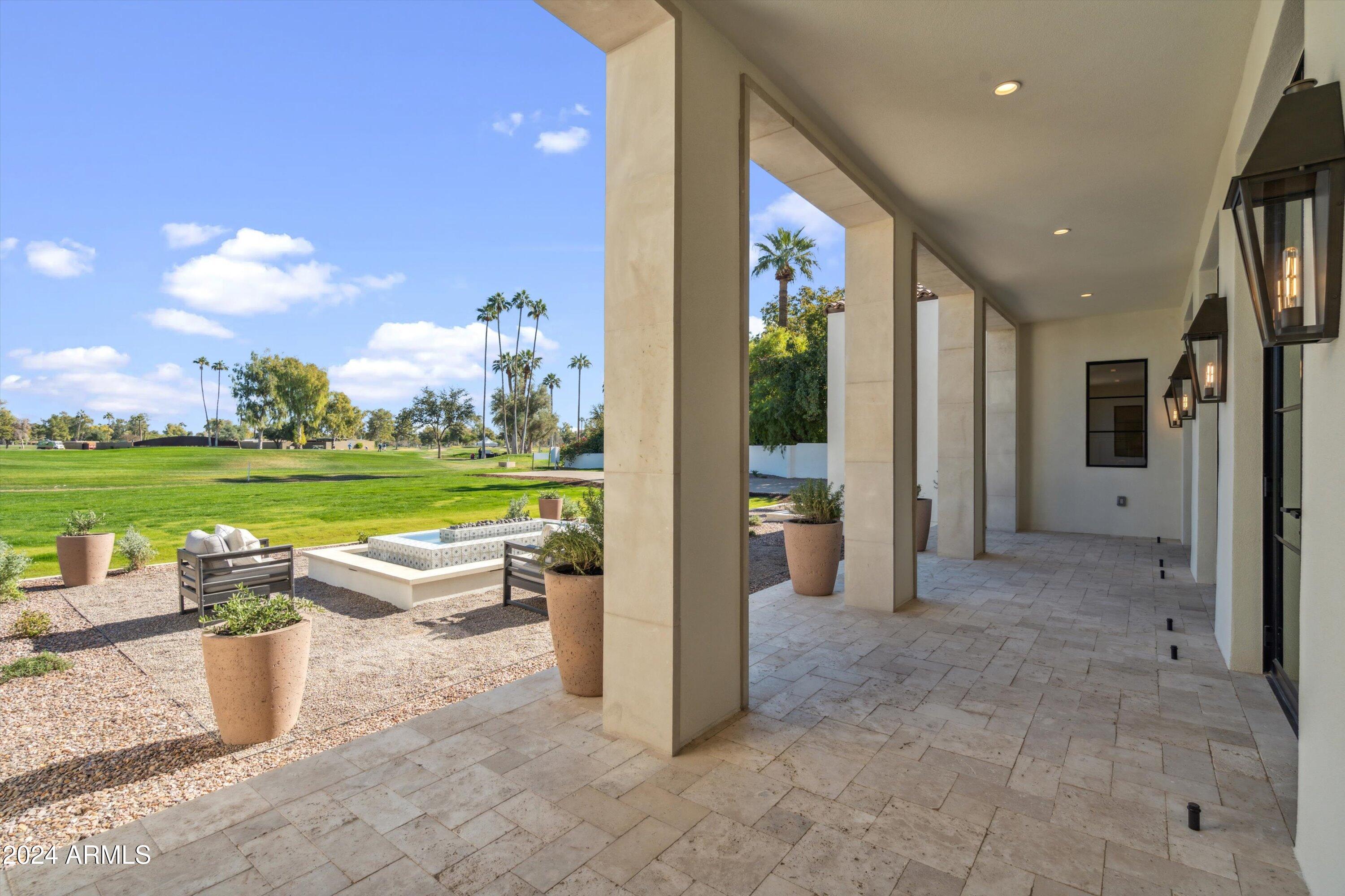 160 N COUNTRY CLUB Drive