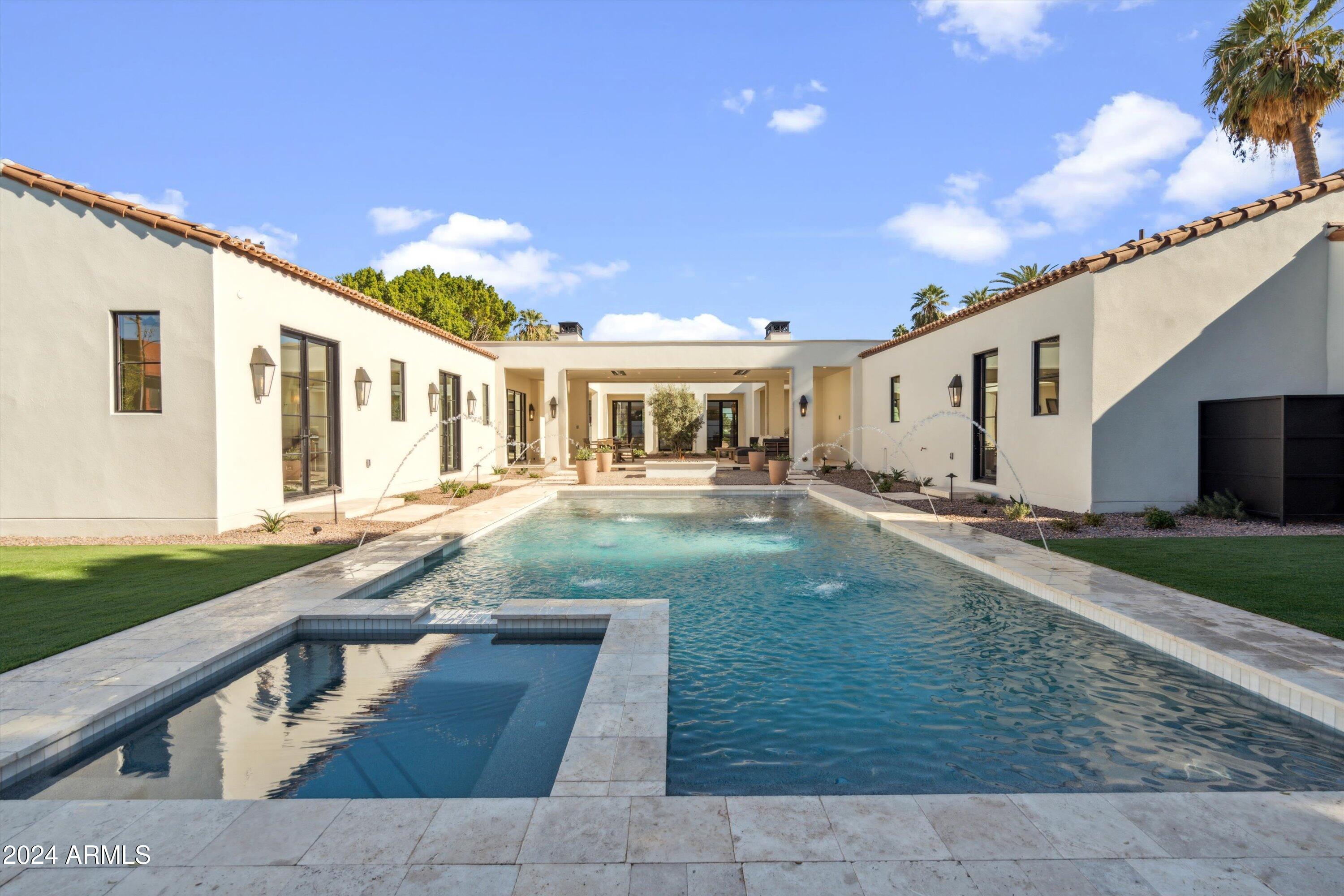 160 N COUNTRY CLUB Drive