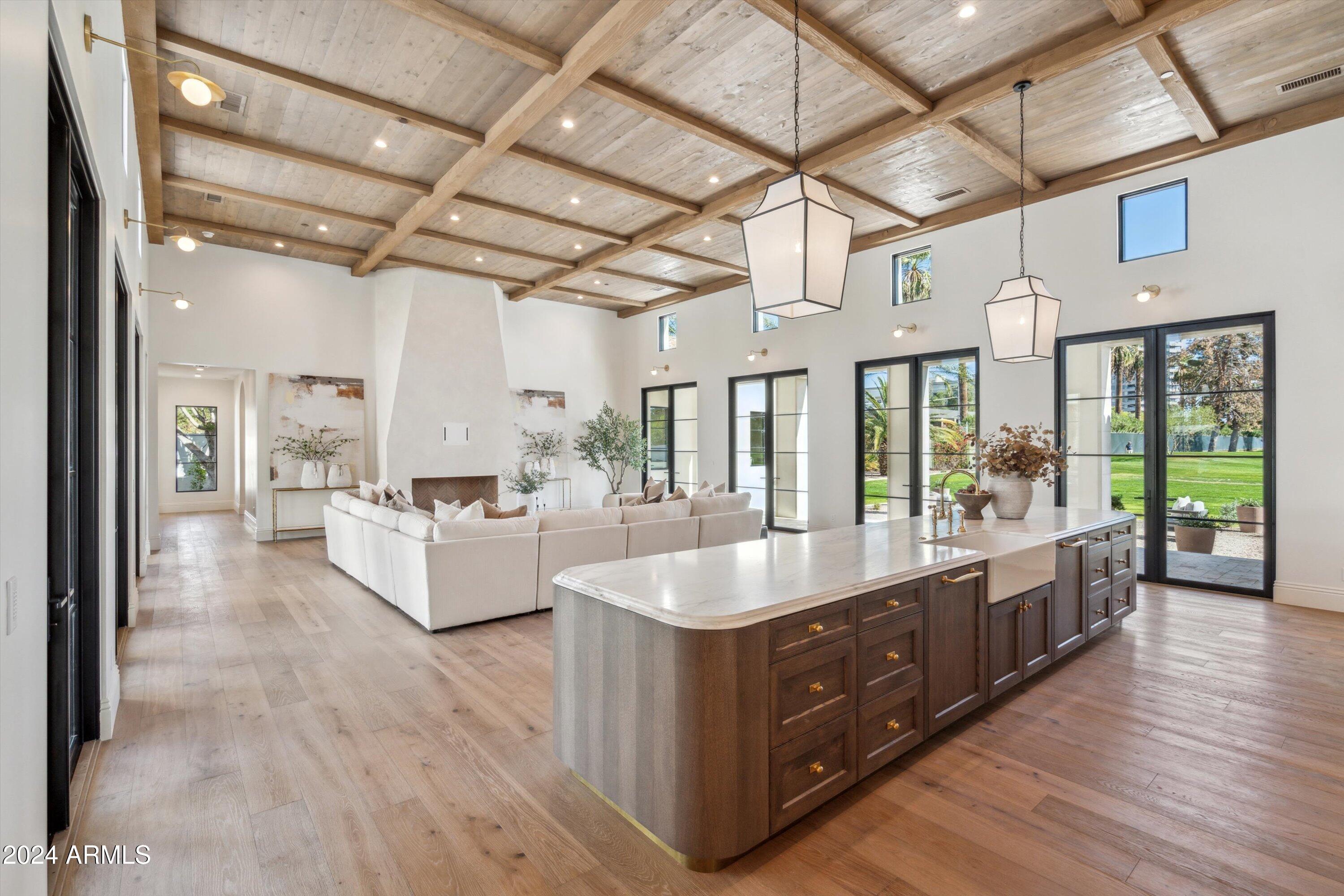 160 N COUNTRY CLUB Drive