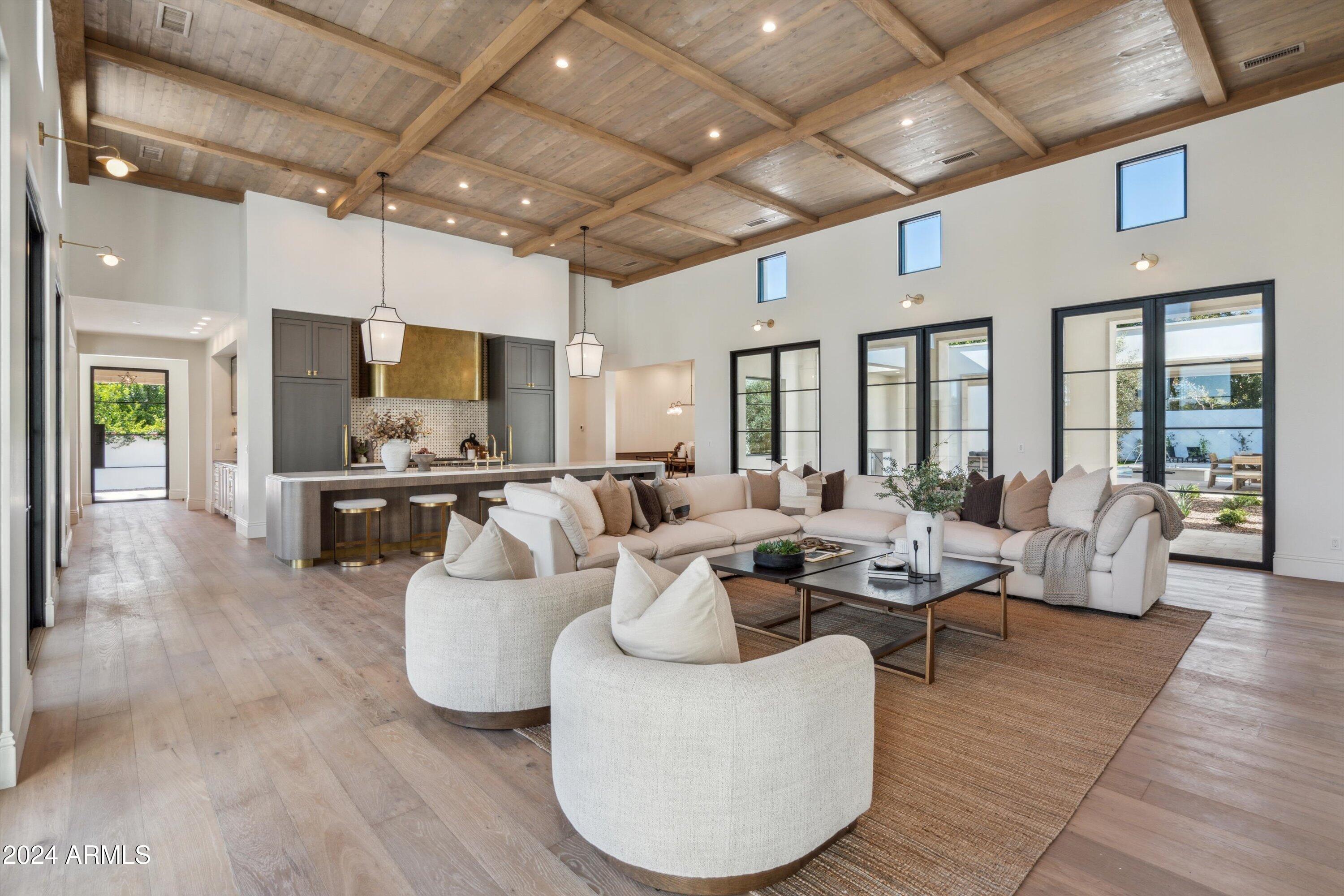 160 N COUNTRY CLUB Drive